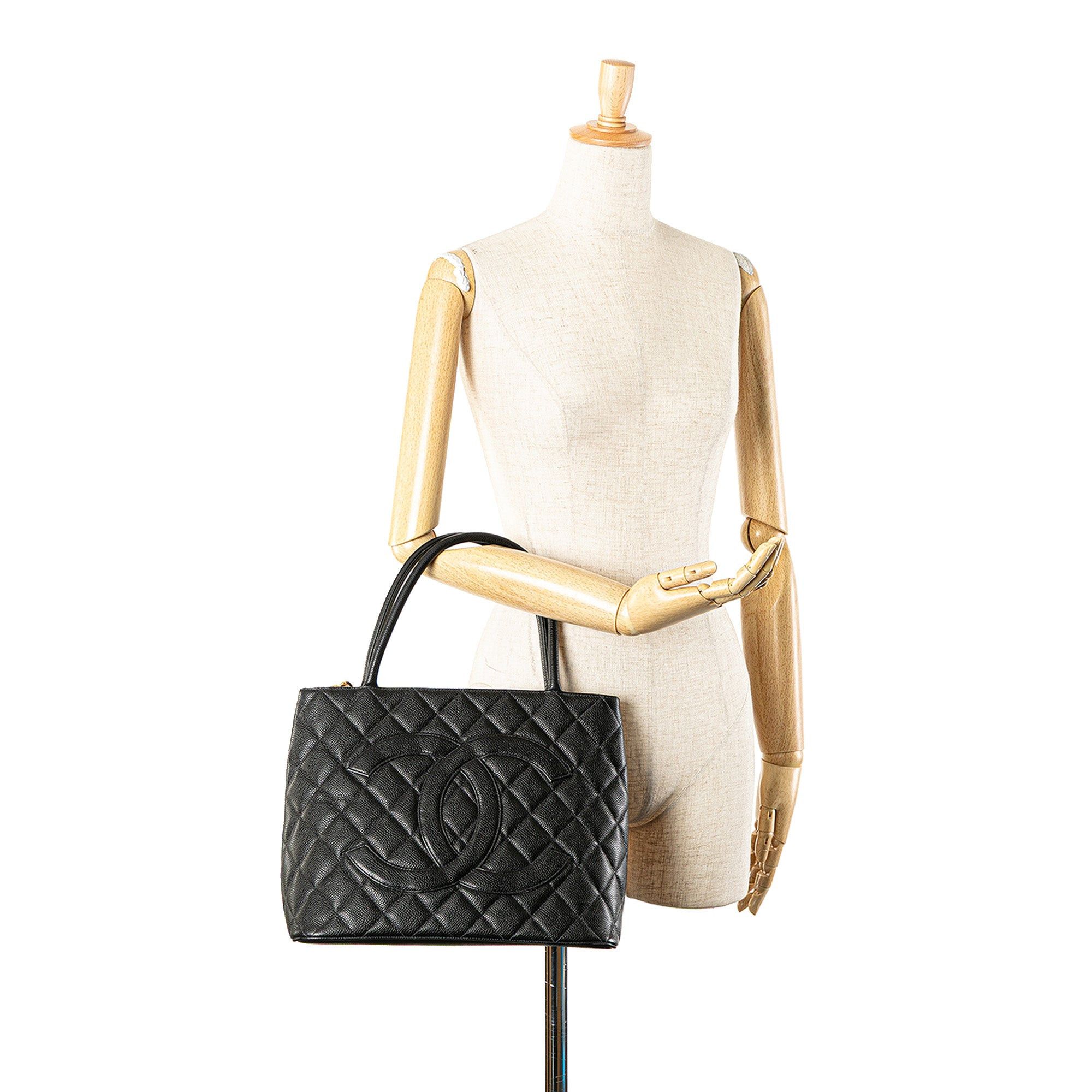 Chanel Chanel Caviar Medallion Tote Black Size ONE SIZE - 10 Thumbnail