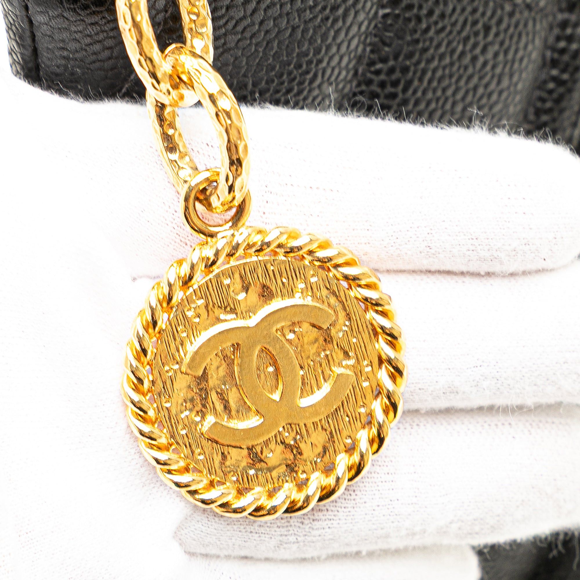 Chanel Chanel Caviar Medallion Tote Black Size ONE SIZE - 8 Thumbnail