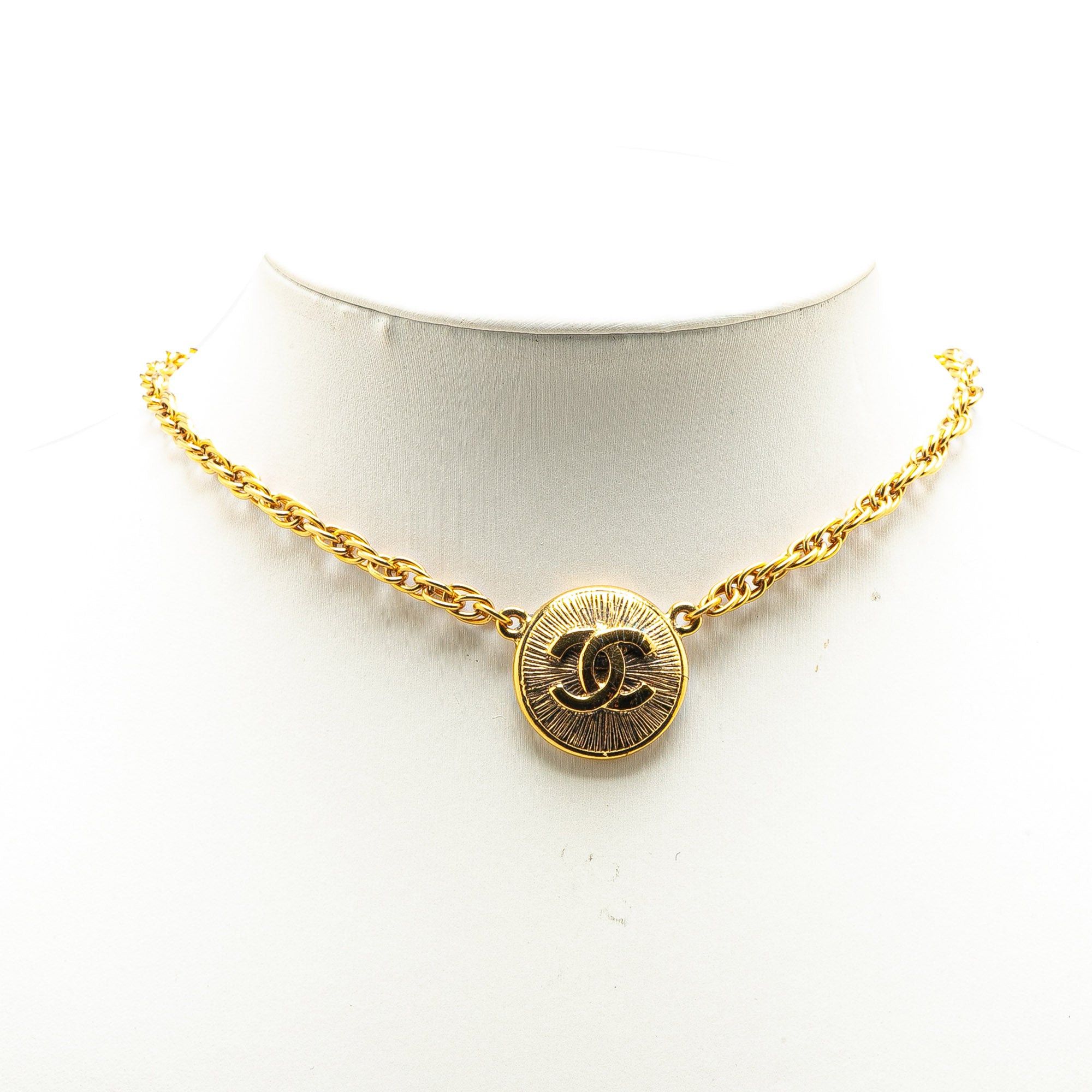 Chanel Chanel Gold Plated CC Round Pendant Necklace Gold Size ONE SIZE - 4 Thumbnail