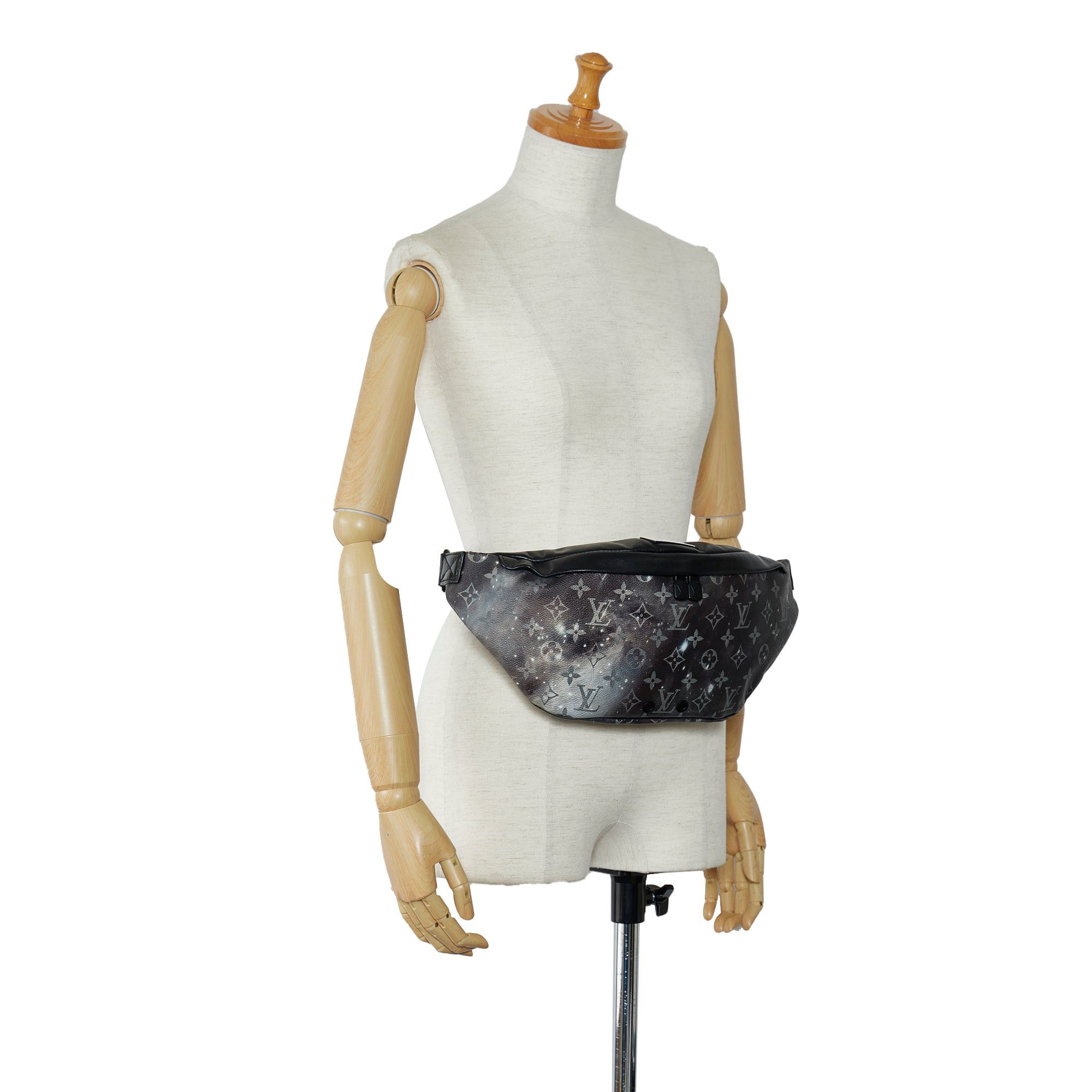 Louis Vuitton Louis Vuitton Monogram Galaxy Discovery Bumbag Black Size ONE SIZE - 9 Thumbnail