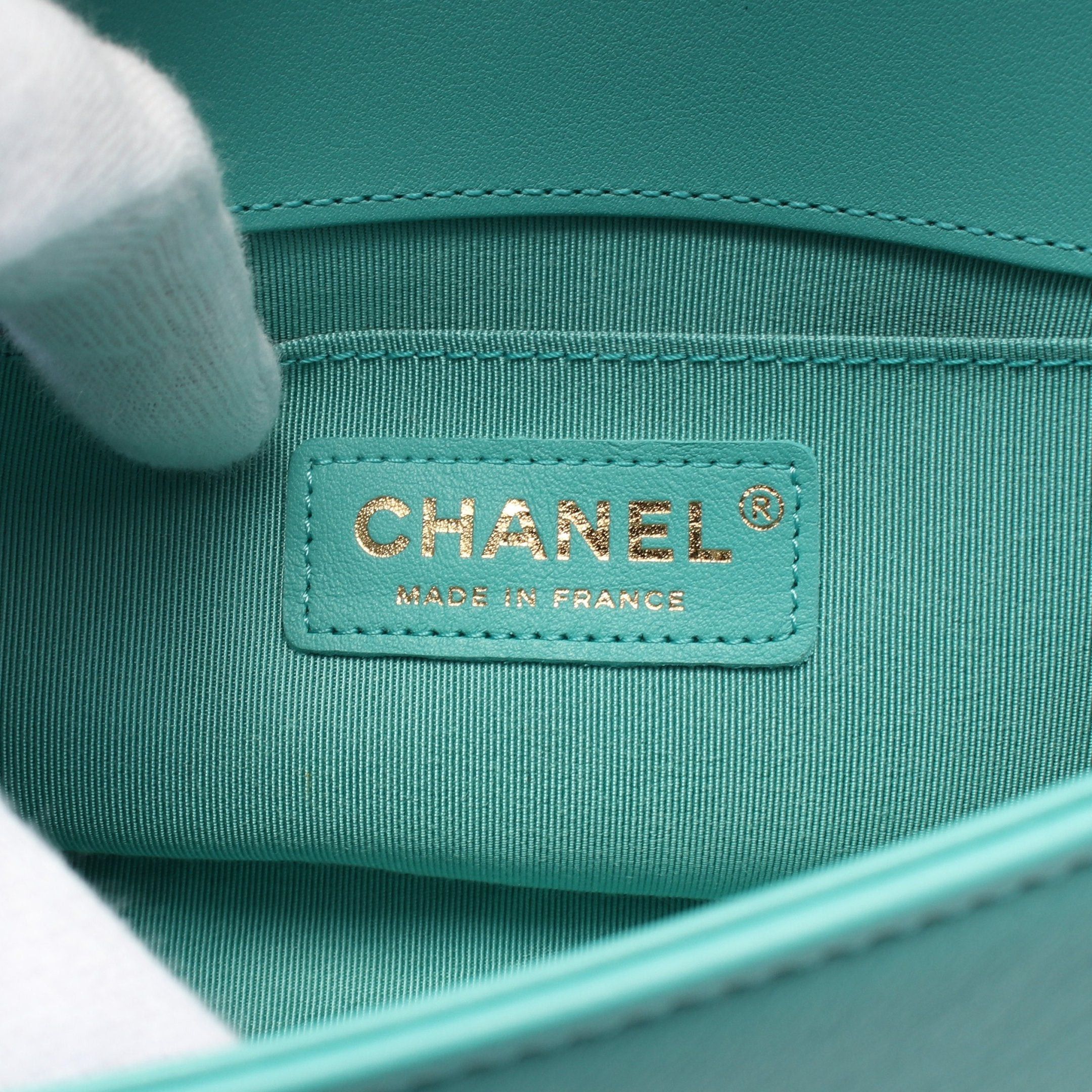 Chanel Chanel Boy Chanel Small Chain Shoulder Bag Leather Emerald Green Gold Hardware Size ONE SIZE - 4 Thumbnail