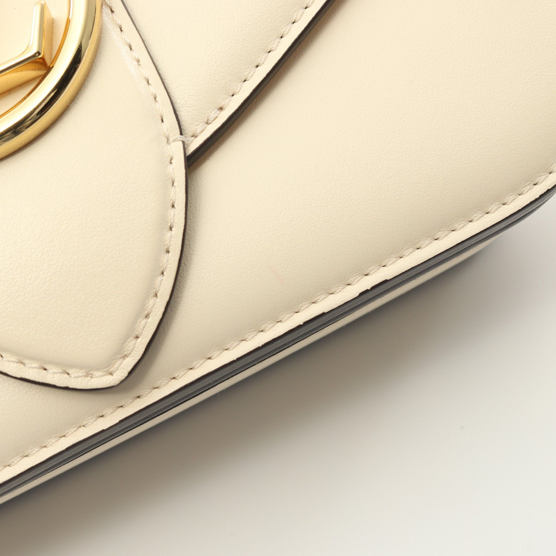 Louis Vuitton Louis Vuitton Lv Pont 9 Neuf Claim Shoulder Bag Leather Ivory Size ONE SIZE - 6 Thumbnail