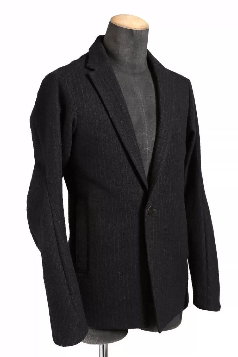 Devoa Ergonomic Jacket in Black Color Menswear