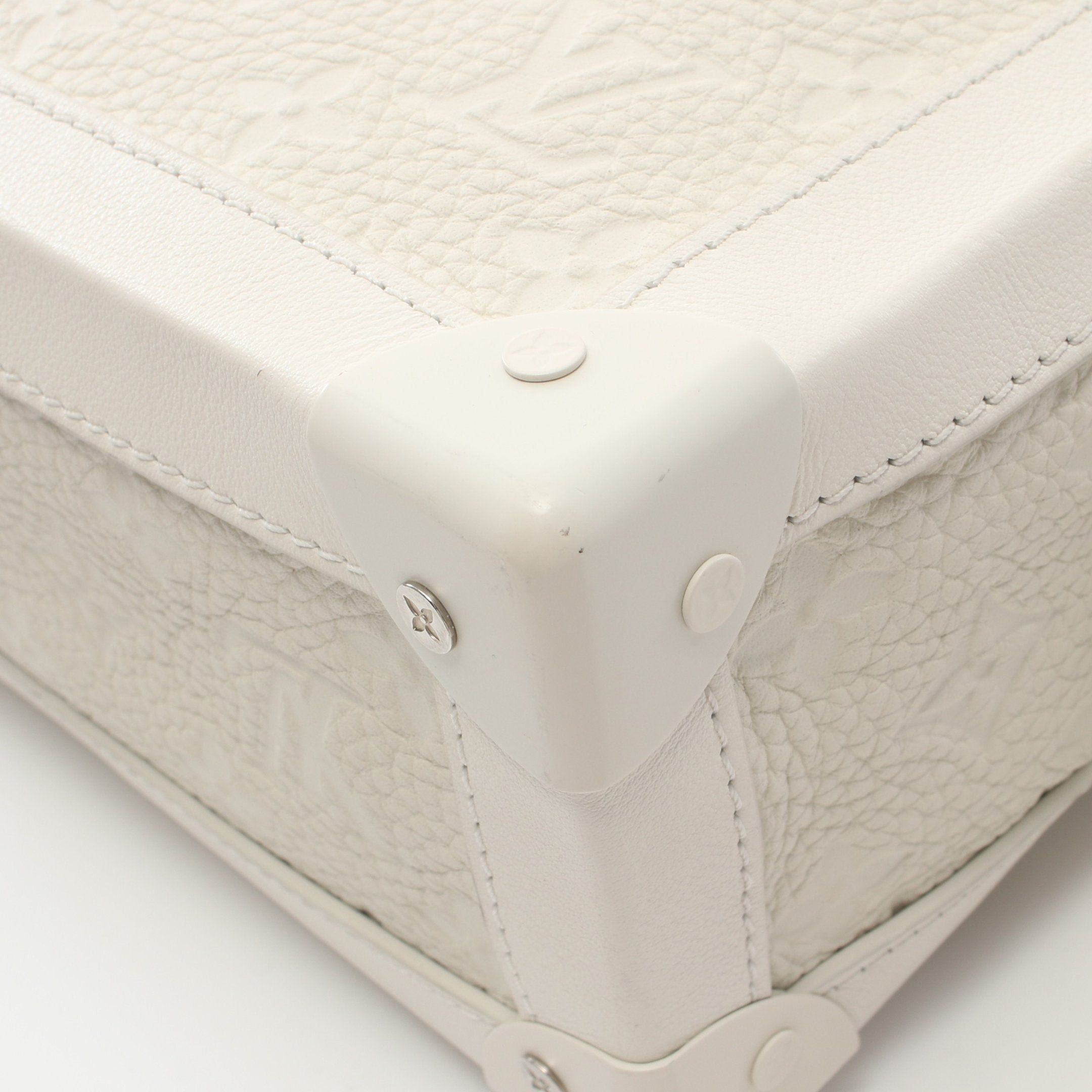 Louis Vuitton Louis Vuitton Soft Trunk Monogram Shoulder Bag Taurillon Leather Off White Size ONE SIZE - 6 Thumbnail