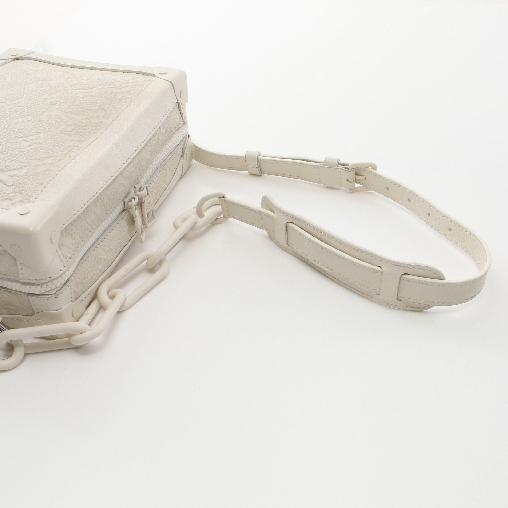 Louis Vuitton Louis Vuitton Soft Trunk Monogram Shoulder Bag Taurillon Leather Off White Size ONE SIZE - 7 Thumbnail