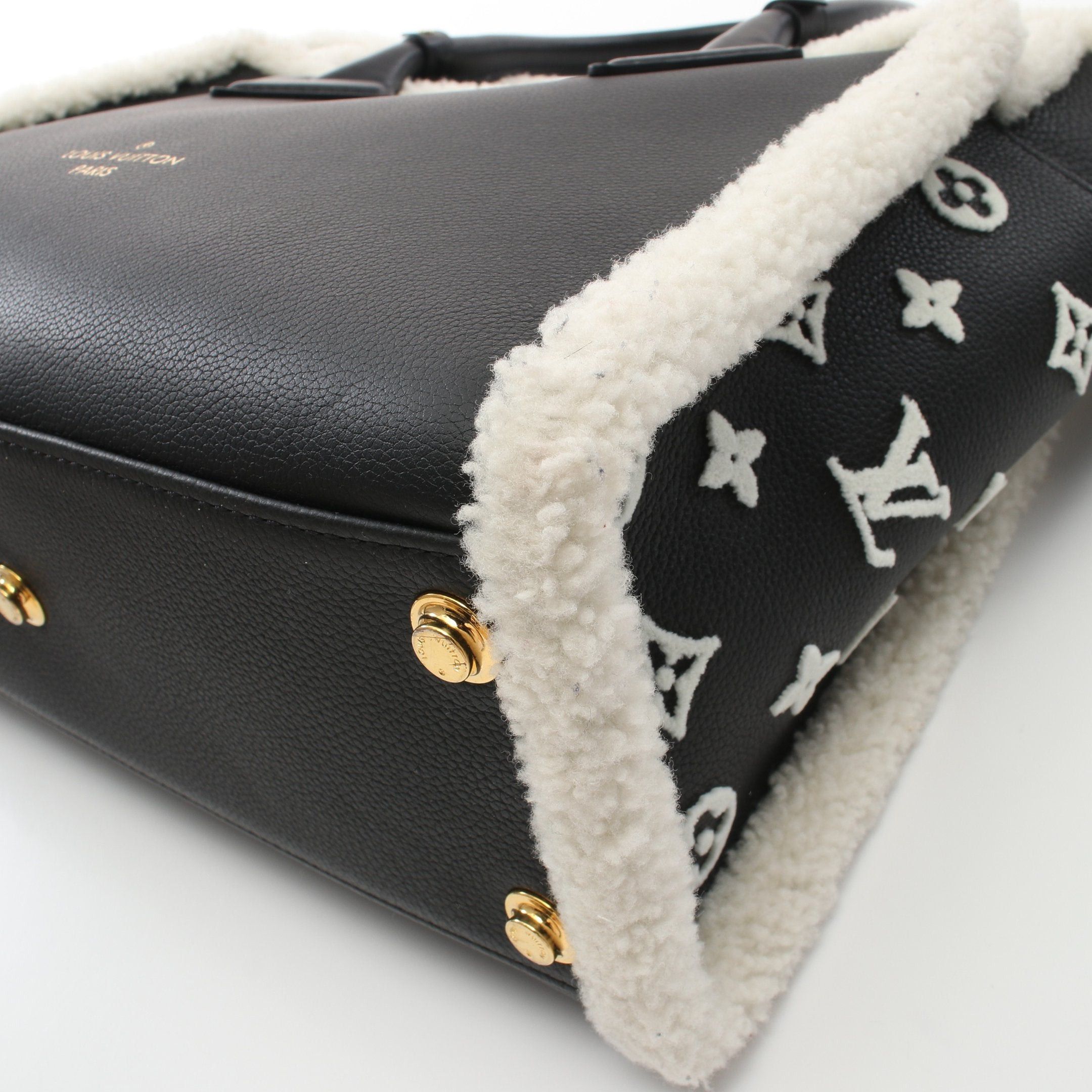 Louis Vuitton Louis Vuitton On My Side Mm Handbag Taurillon Leather Black Size ONE SIZE - 7 Thumbnail