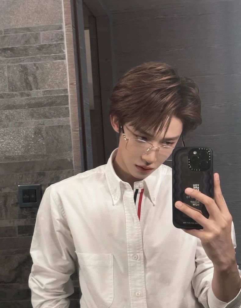Thom Browne Rare Thom Browne Button-Up Shirt for Sale-dmc Size US S / EU 44-46 / 1 - 8 Thumbnail