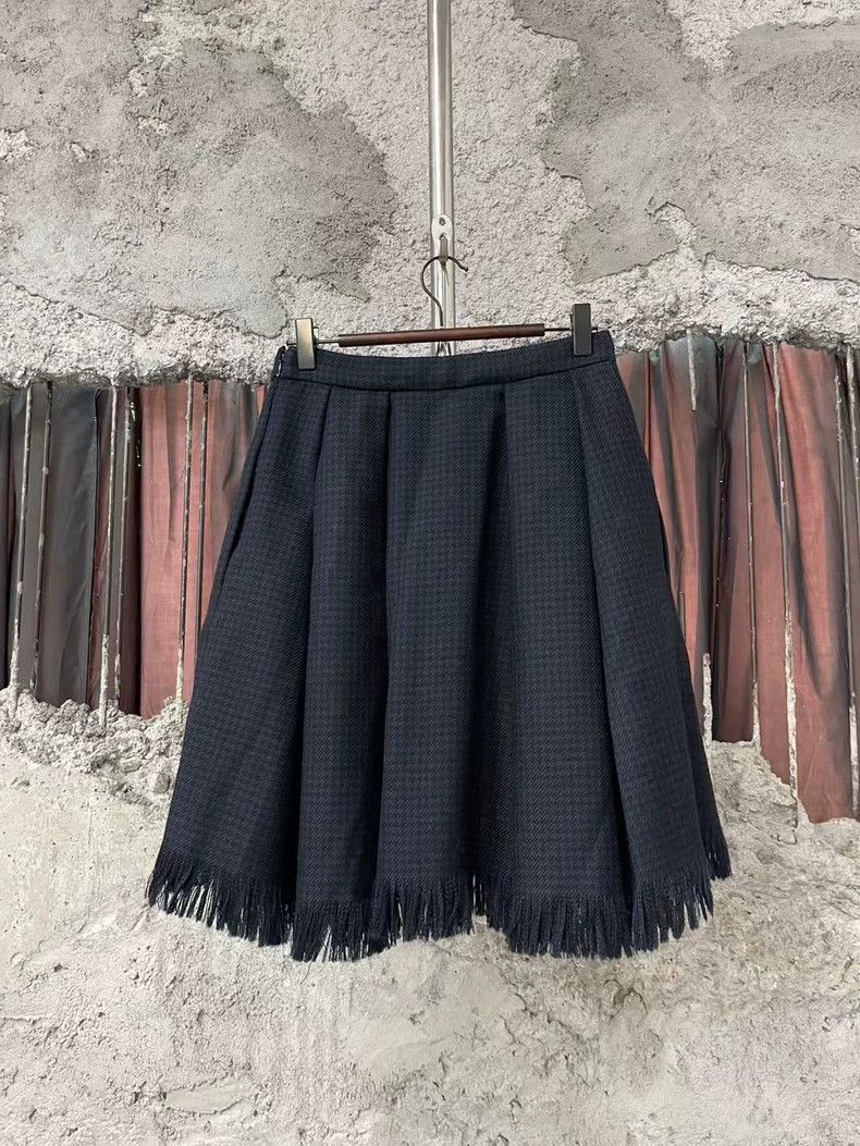 Dior Dior Short Skirt in Elegant Design-dmc Size US 36 / EU 52 - 2 Thumbnail