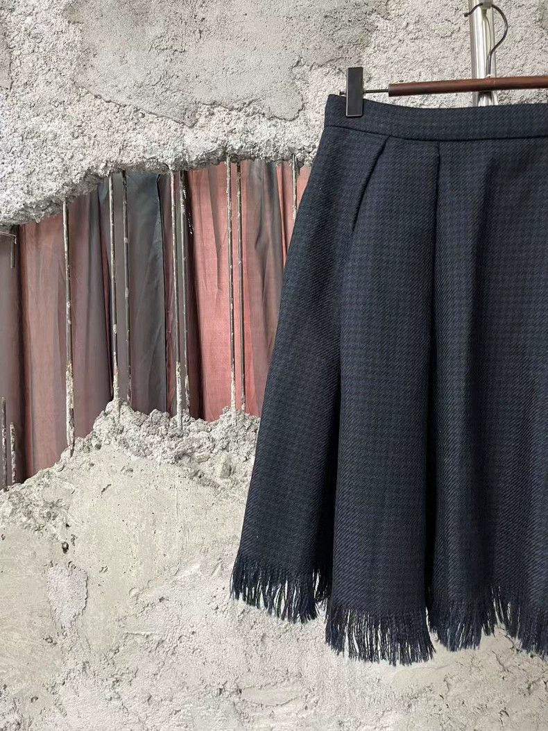 Dior Dior Short Skirt in Elegant Design-dmc Size US 36 / EU 52 - 3 Thumbnail