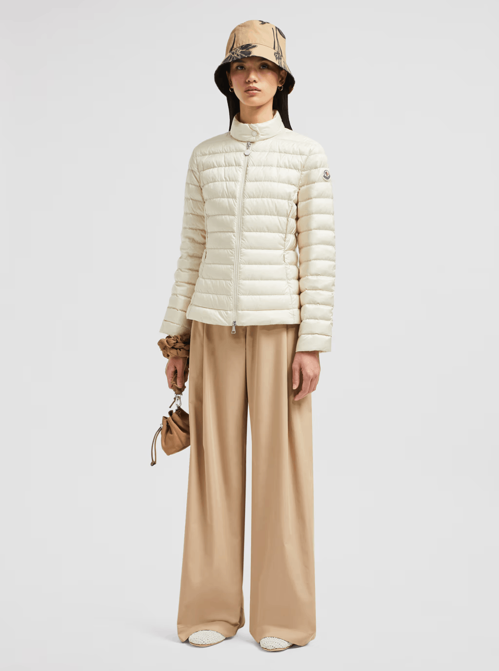 Moncler 'Igelle' White Down Jacket with Logo Plaque on the Zip Puller and Logo Patch on the Sleeve in Tech Fabric Woman Size M / US 6-8 / IT 42-44 - 4 Thumbnail