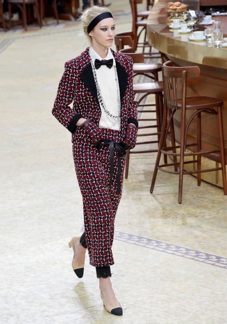 Chanel Red Check Wool Blazer from Chanel-dmc Size US M / EU 48-50 / 2 - 9 Thumbnail