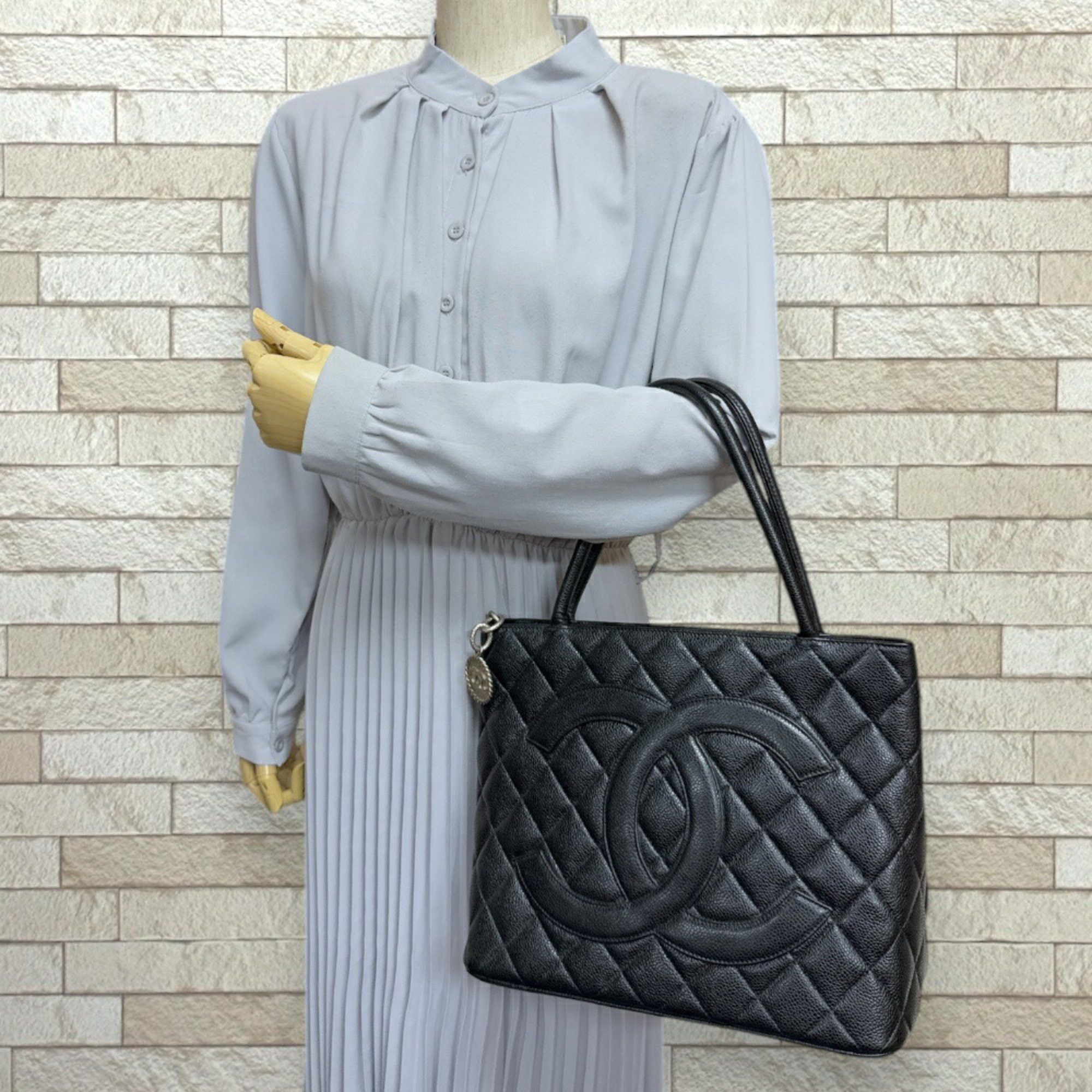 Chanel Chanel Medaillon tote Size ONE SIZE - 11 Thumbnail