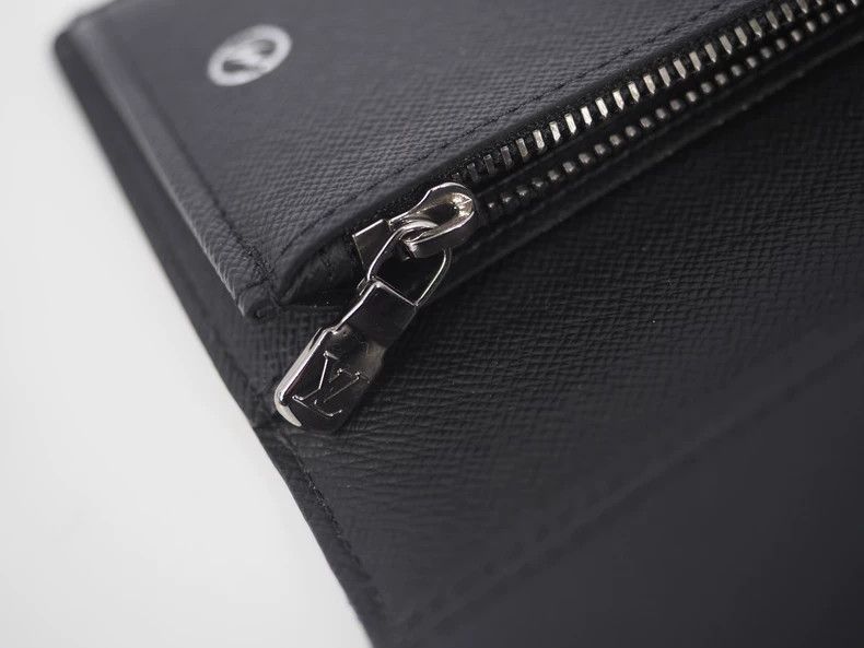 Louis Vuitton Louis Vuitton x Fragment Brazza Wallet-dmc Size ONE SIZE - 7 Thumbnail