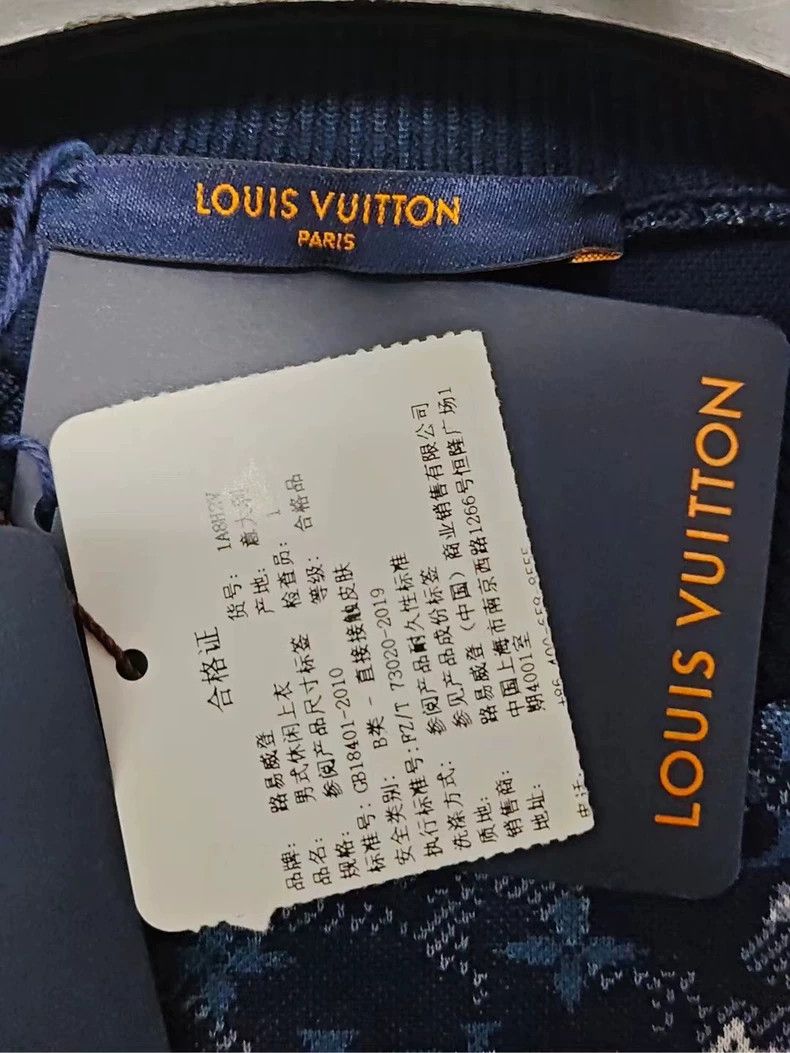 Louis Vuitton Louis Vuitton Logo Sweatshirt-dmc Size US S / EU 44-46 / 1 - 4 Thumbnail