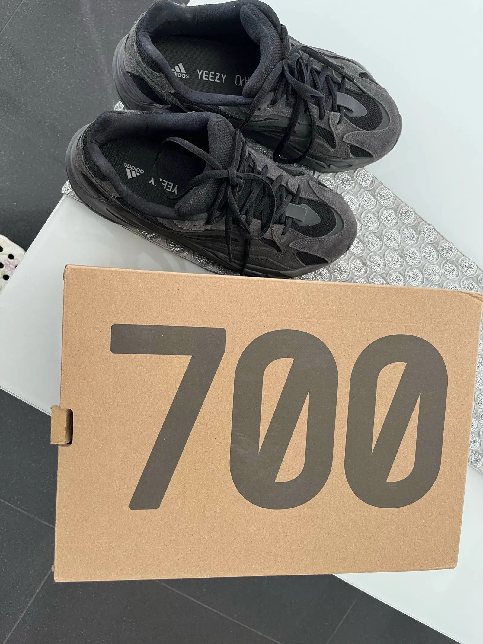 Other yeezy x adidas 700 Yeezy Boost700 V2 Vanta Fu6684 Sneakers Size US 10 / EU 43 - 5 Thumbnail