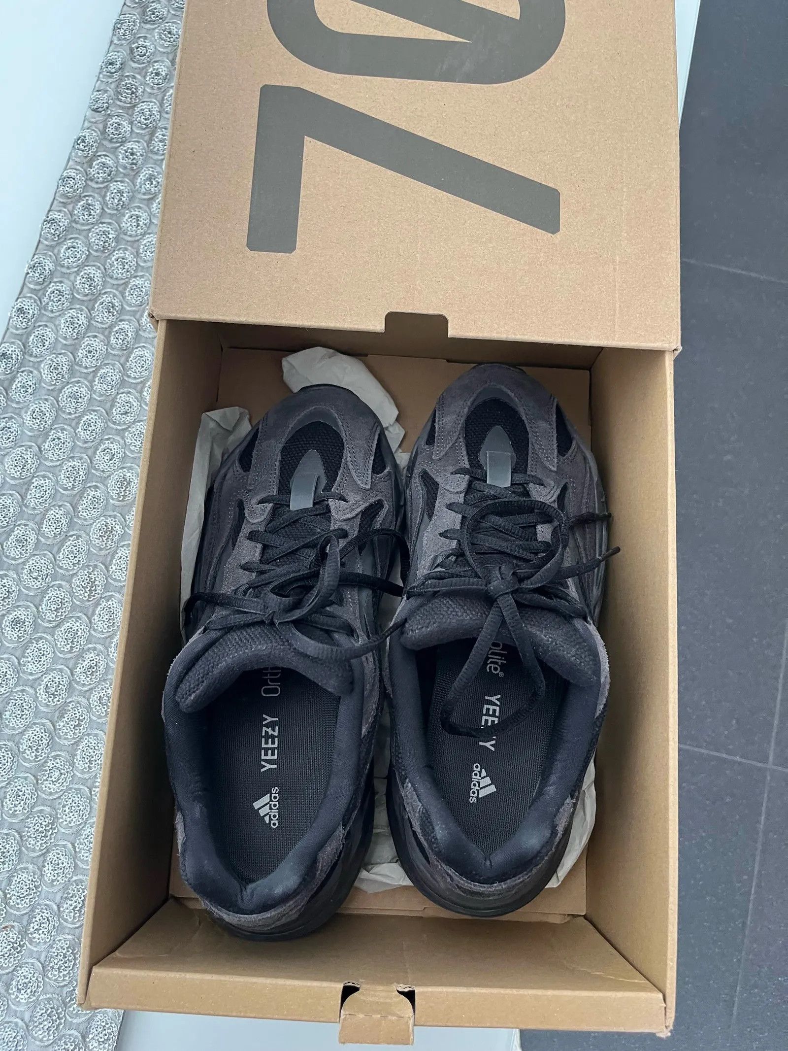 Other yeezy x adidas 700 Yeezy Boost700 V2 Vanta Fu6684 Sneakers Size US 10 / EU 43 - 2 Thumbnail