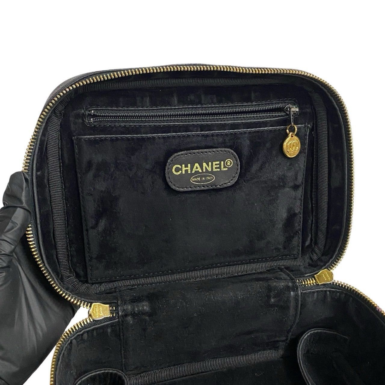 Chanel Chanel Black Leather Size ONE SIZE - 8 Thumbnail