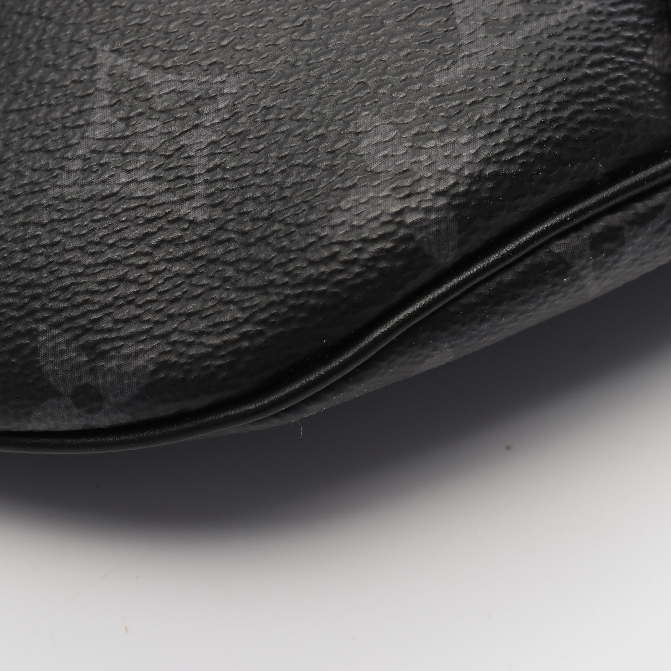 Louis Vuitton Louis Vuitton Discovery Bum Bag Pm Monogram Eclipse Body Waist Leather Black Size ONE SIZE - 5 Thumbnail