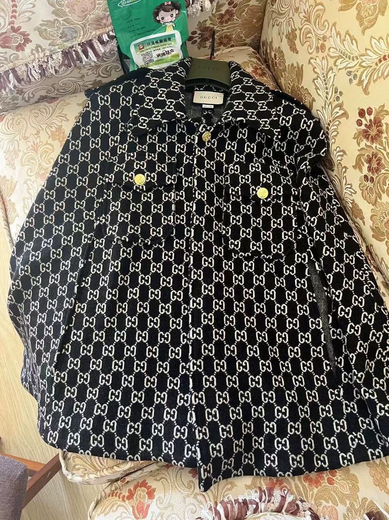 Gucci Gucci Wool Cape with Tags and Buttons-dmc Size US S / EU 44-46 / 1 - 2 Thumbnail