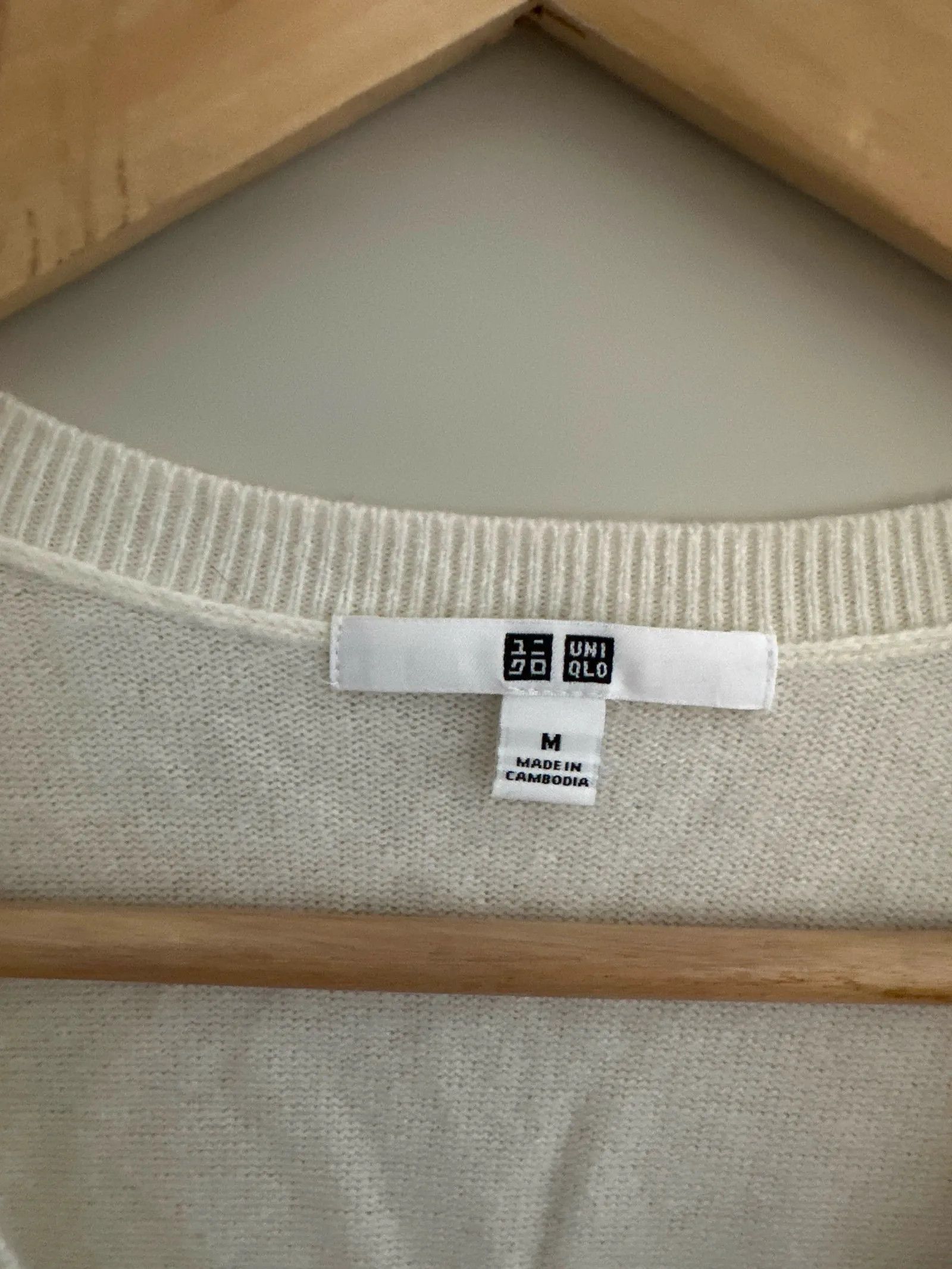 Uniqlo Uniqlo Sweater Size M / US 6-8 / IT 42-44 - 2 Thumbnail