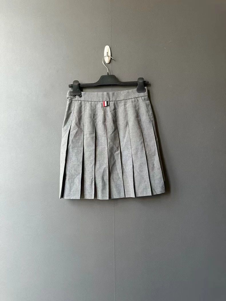 Thom Browne Thom Browne Grey Pleated Skirt-dmc Size US 26 / EU 42 - 2 Thumbnail