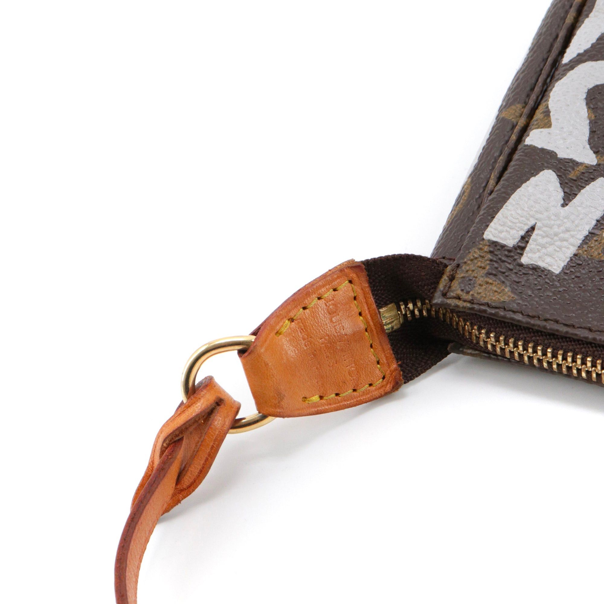 Louis Vuitton LOUIS VUITTON - Louis Vuitton x Stephen Sprouse Accessories Pouch in graffiti monogram canvas Size ONE SIZE - 9 Thumbnail