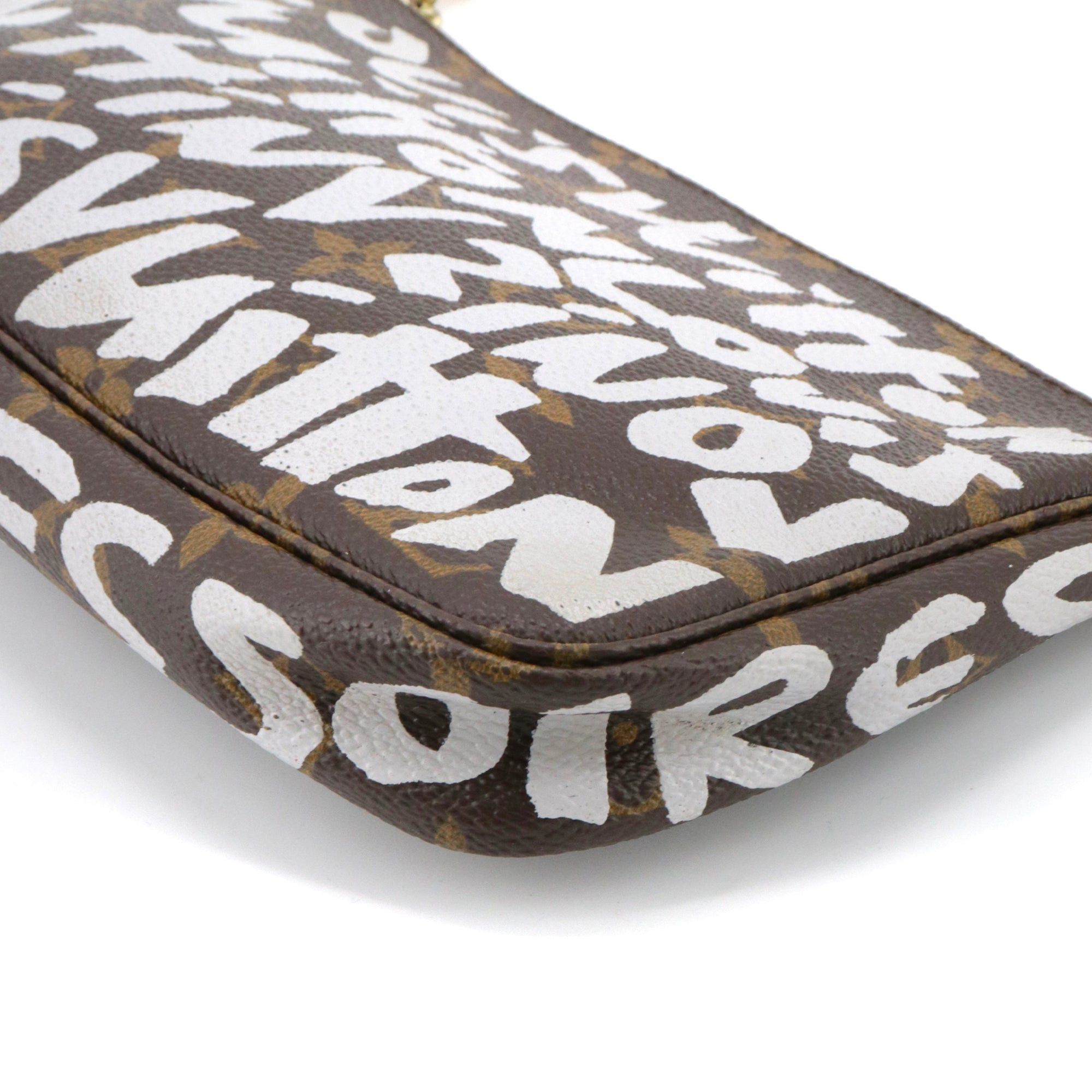 Louis Vuitton LOUIS VUITTON - Louis Vuitton x Stephen Sprouse Accessories Pouch in graffiti monogram canvas Size ONE SIZE - 7 Thumbnail