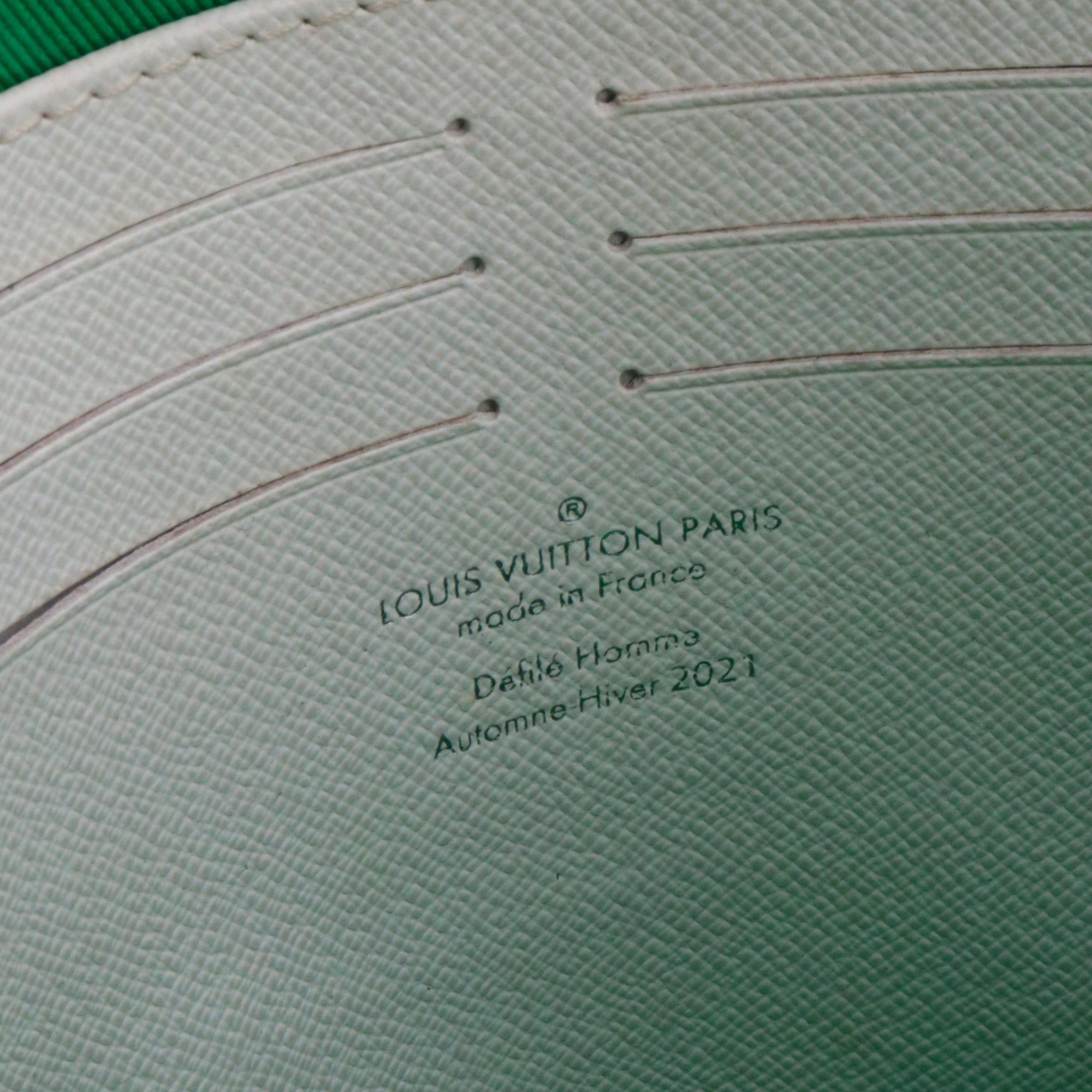 Louis Vuitton LOUIS VUITTON - Louis Vuitton MM Everyday Voyage Pochette in green monogram canvas Size ONE SIZE - 6 Thumbnail