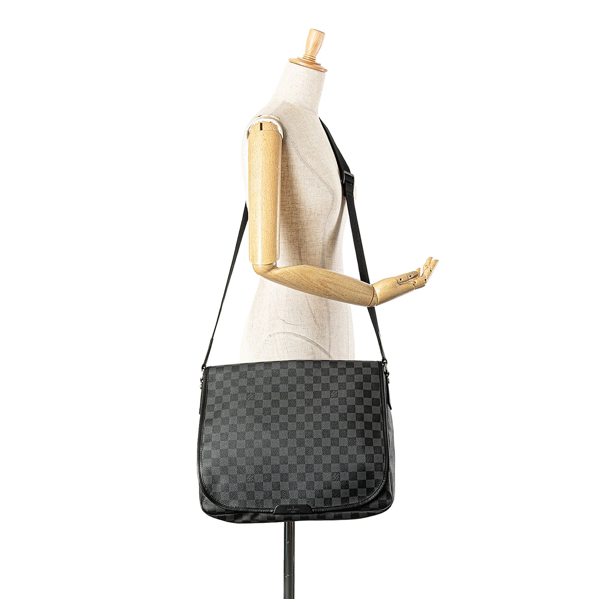 Louis Vuitton Louis Vuitton Damier Graphite Daniel MM Black Size ONE SIZE - 14 Thumbnail