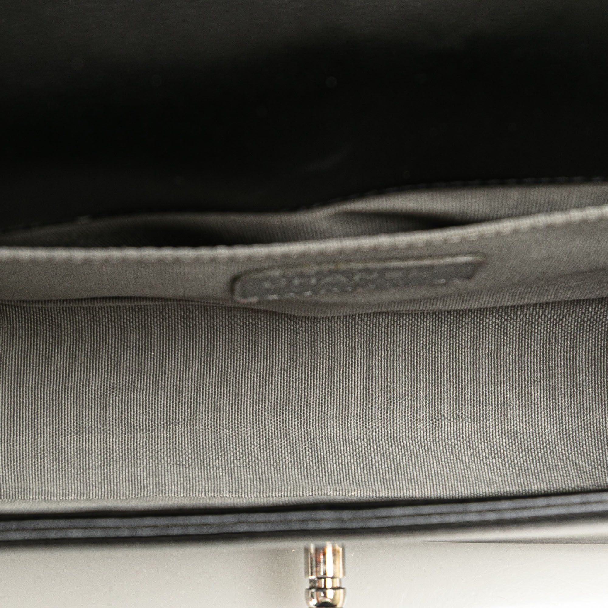 Chanel Chanel Medium Calfskin Chevron Boy Flap Black Size ONE SIZE - 4 Thumbnail