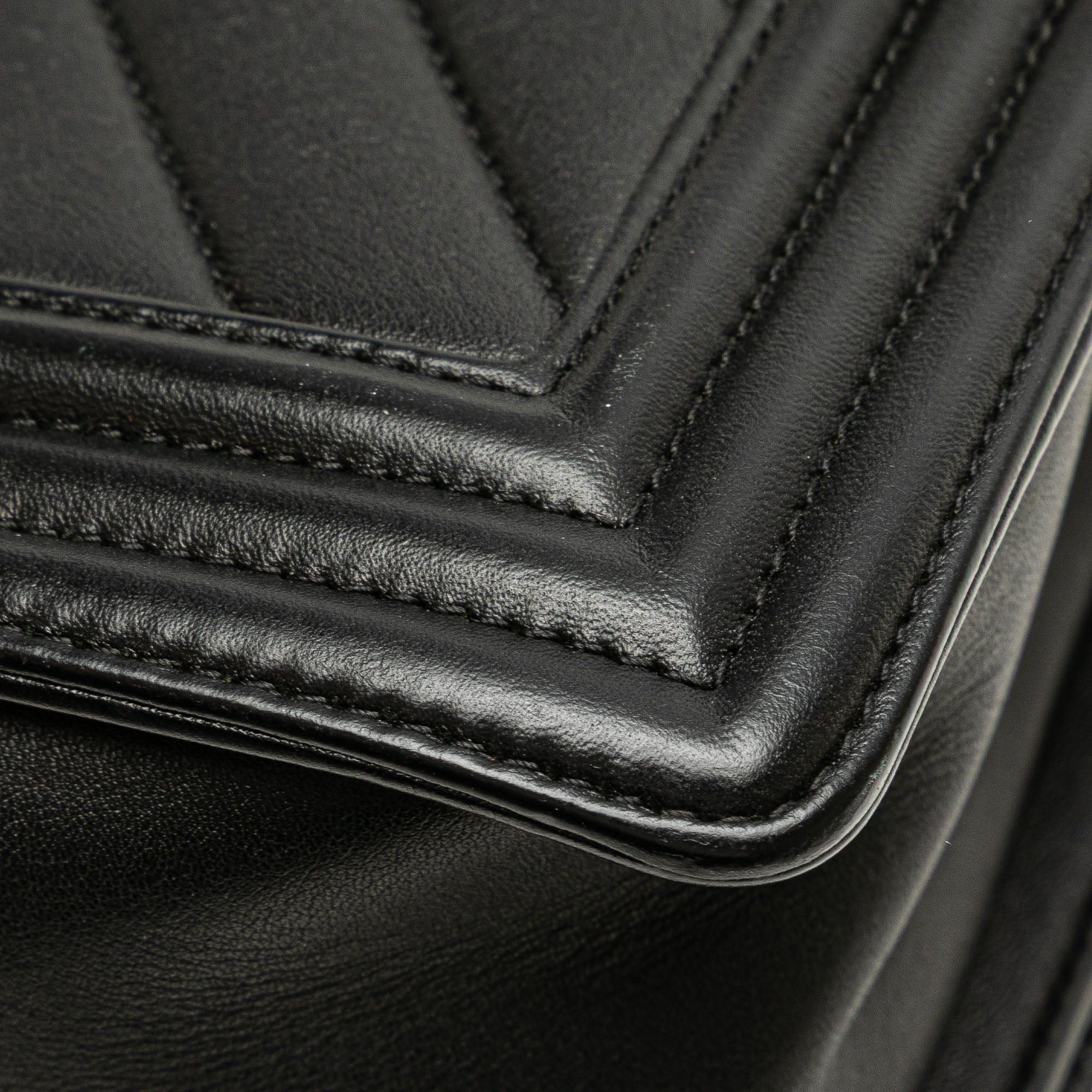 Chanel Chanel Medium Calfskin Chevron Boy Flap Black Size ONE SIZE - 12 Thumbnail
