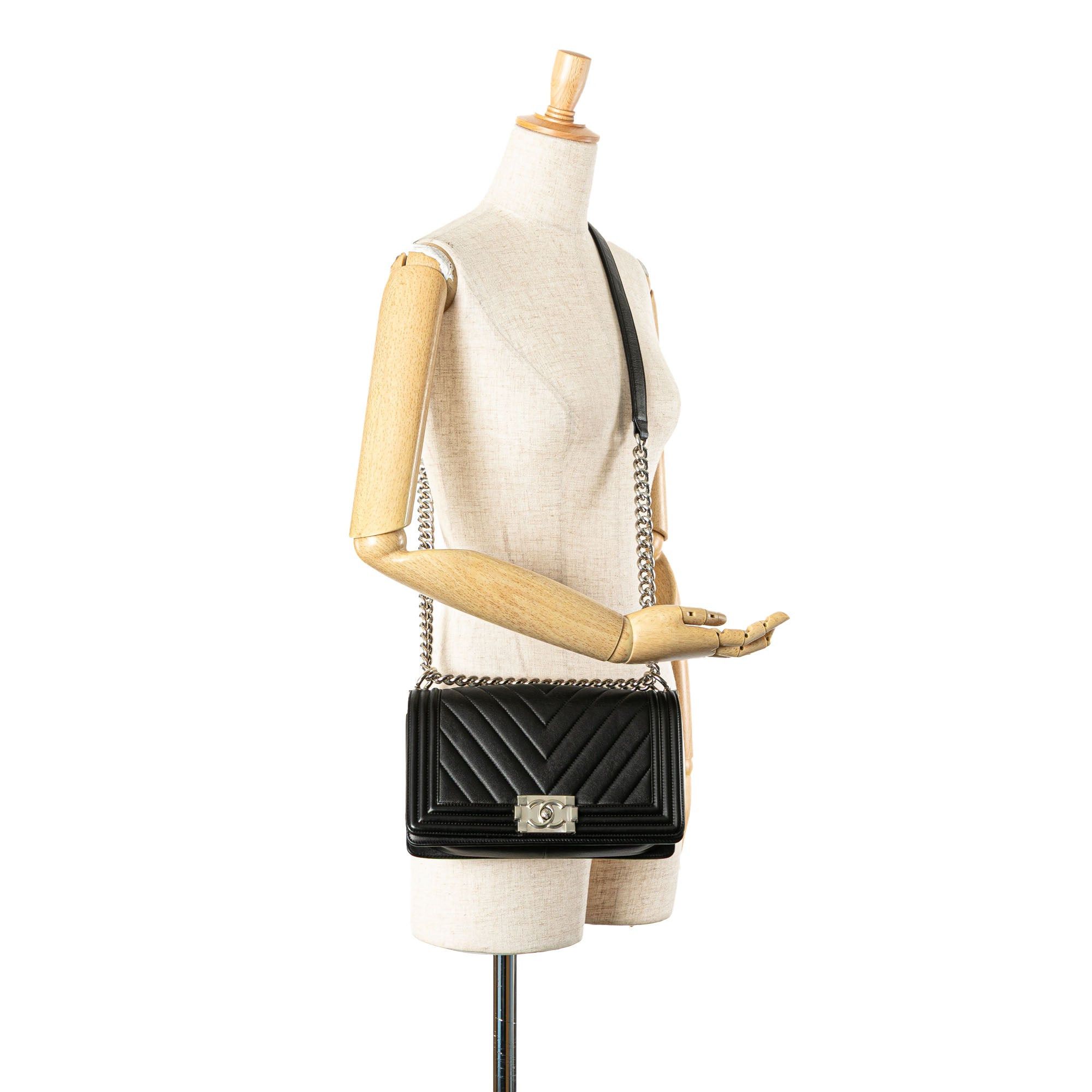 Chanel Chanel Medium Calfskin Chevron Boy Flap Black Size ONE SIZE - 14 Thumbnail