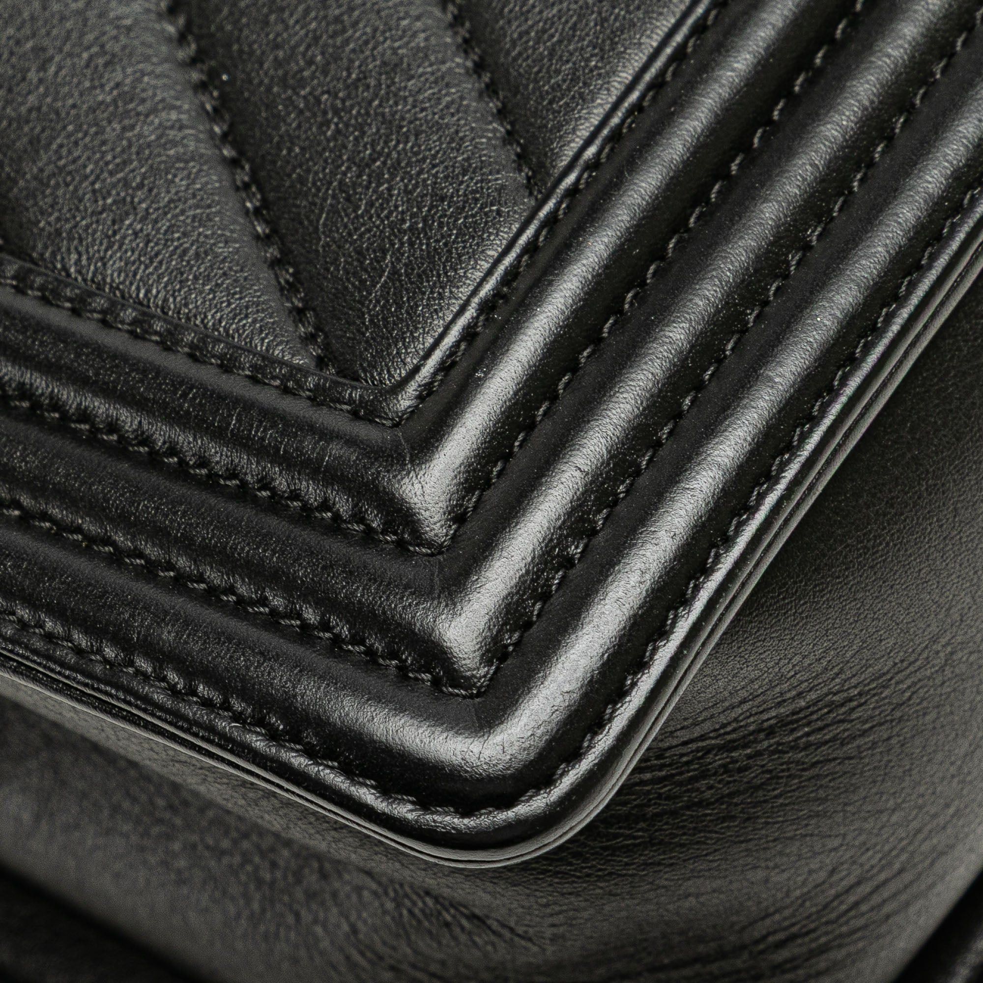 Chanel Chanel Medium Calfskin Chevron Boy Flap Black Size ONE SIZE - 11 Thumbnail