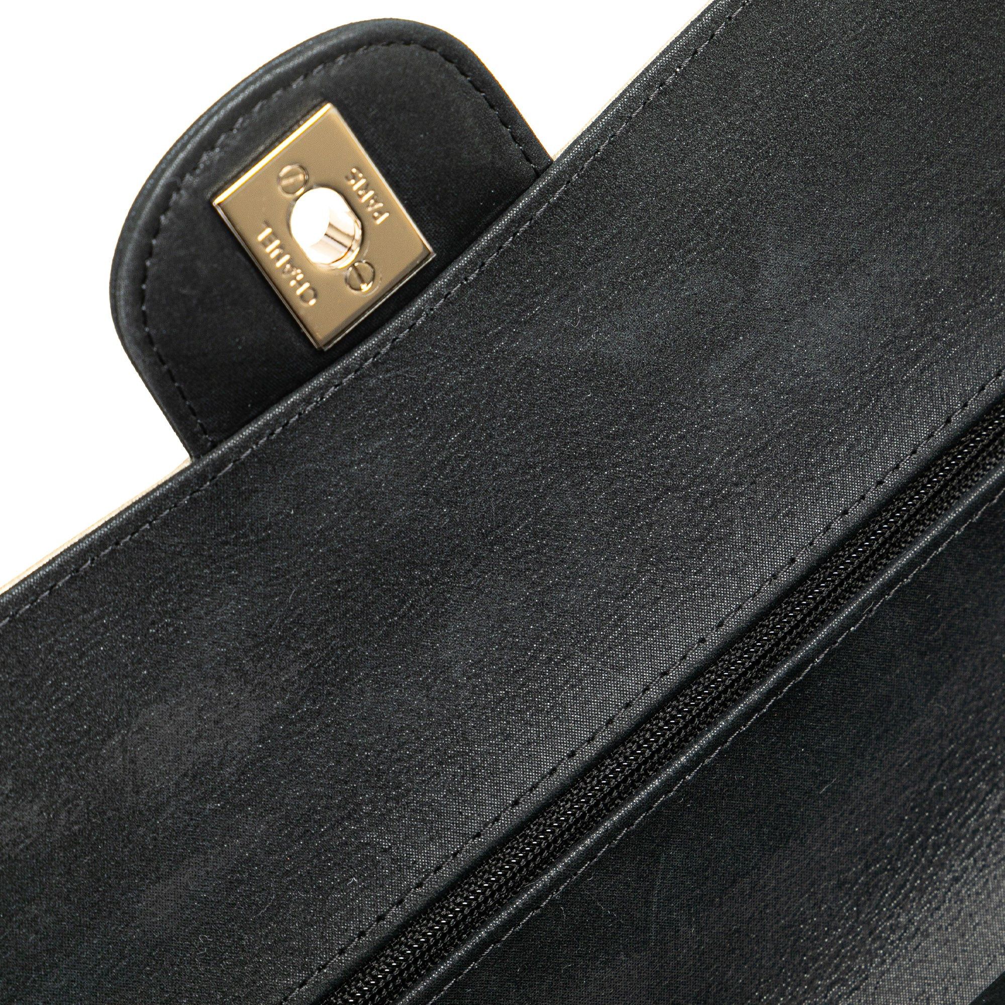 Chanel Chanel Medium Classic Bicolor Caviar Double Flap Silver Size ONE SIZE - 11 Thumbnail