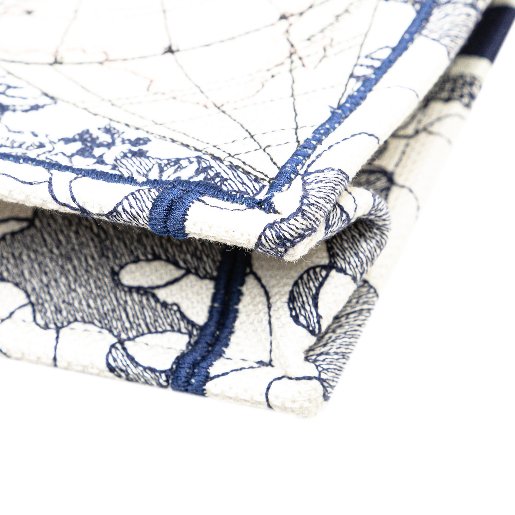 Dior Dior Embroidered Canvas Around The World Vertical Book Tote Blue Size ONE SIZE - 9 Thumbnail