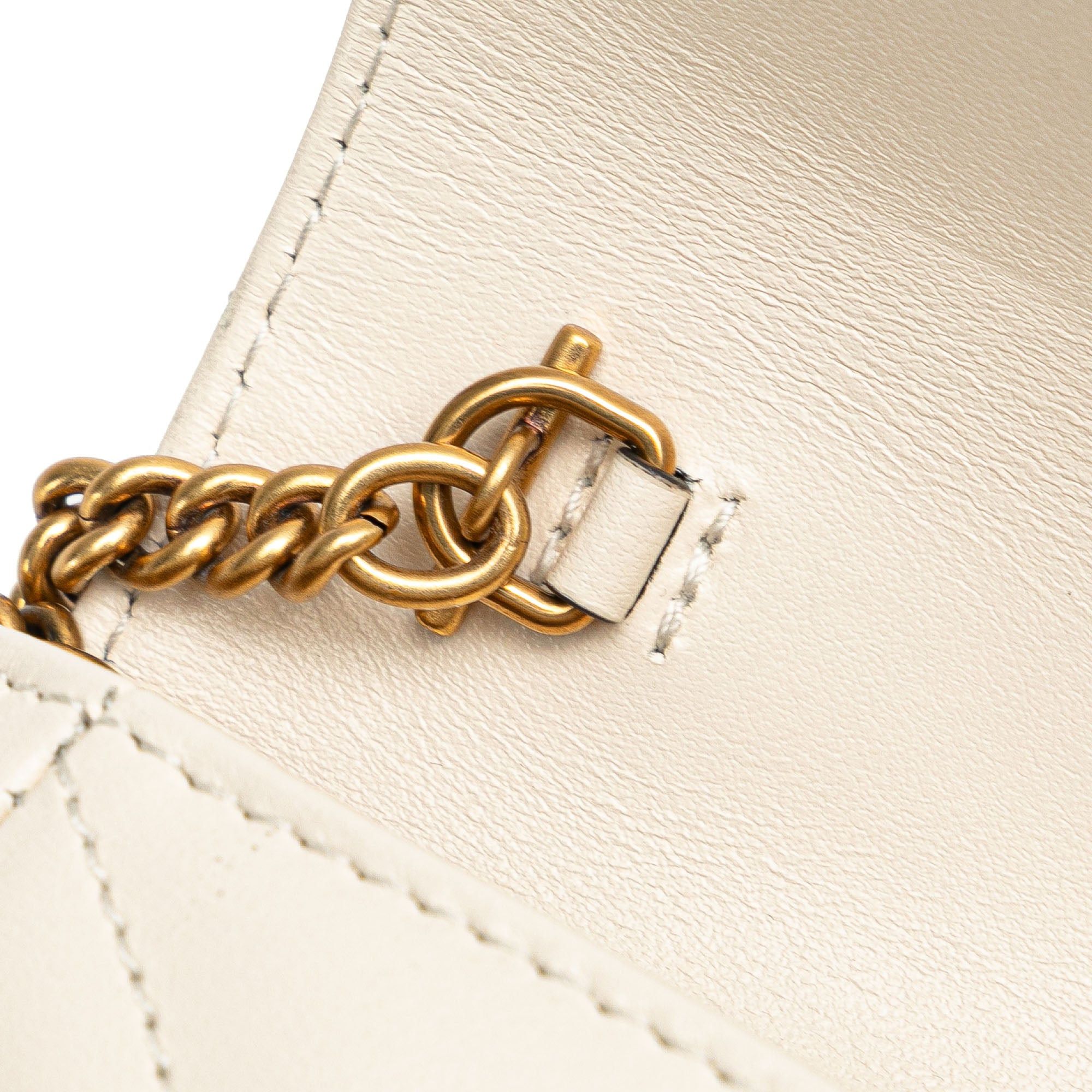 Gucci Gucci Super Mini GG Marmont Leather Matelasse Flap Crossbody White Size ONE SIZE - 9 Thumbnail
