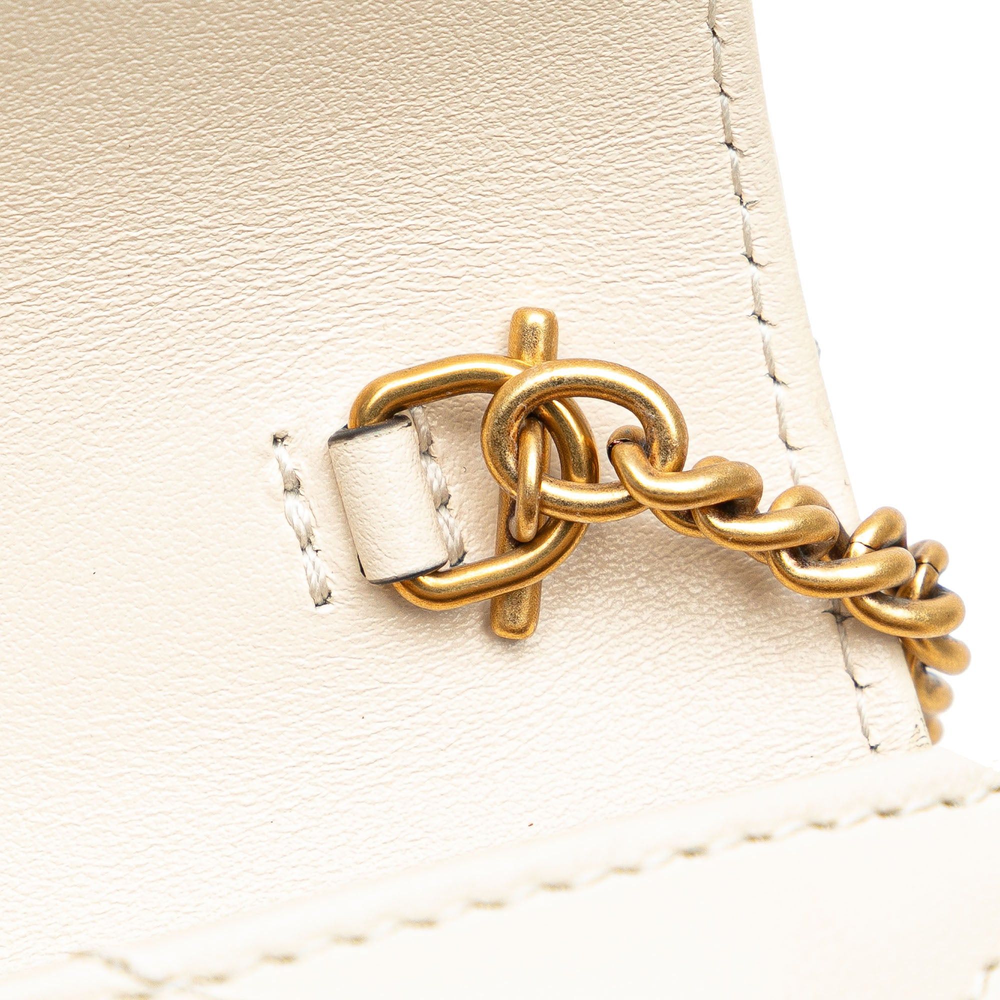 Gucci Gucci Super Mini GG Marmont Leather Matelasse Flap Crossbody White Size ONE SIZE - 10 Thumbnail