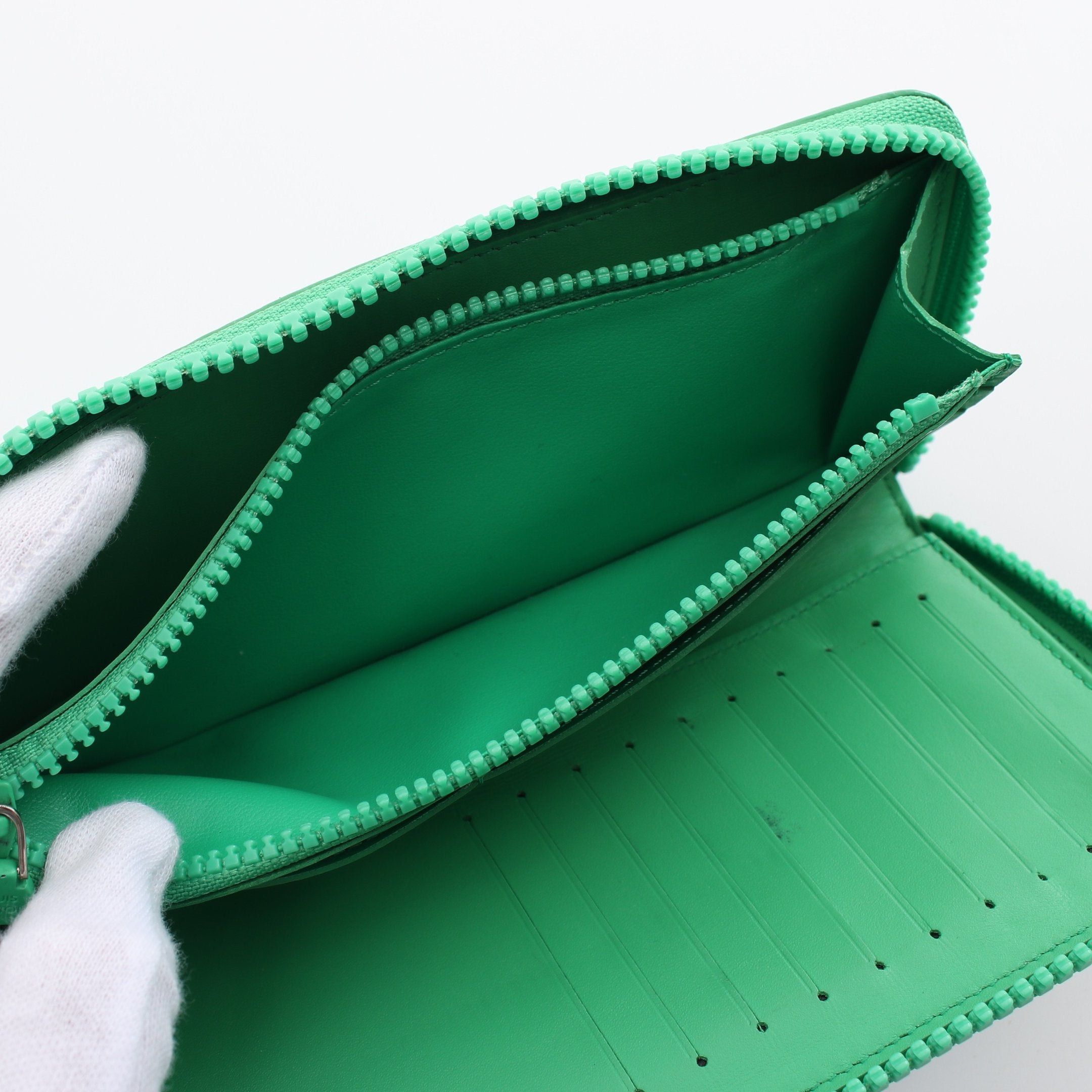 Louis Vuitton Louis Vuitton Zippy Wallet Vertical Monogram Veil Cloak Round Zipper Long Taurillon Leather Green Size ONE SIZE - 5 Thumbnail
