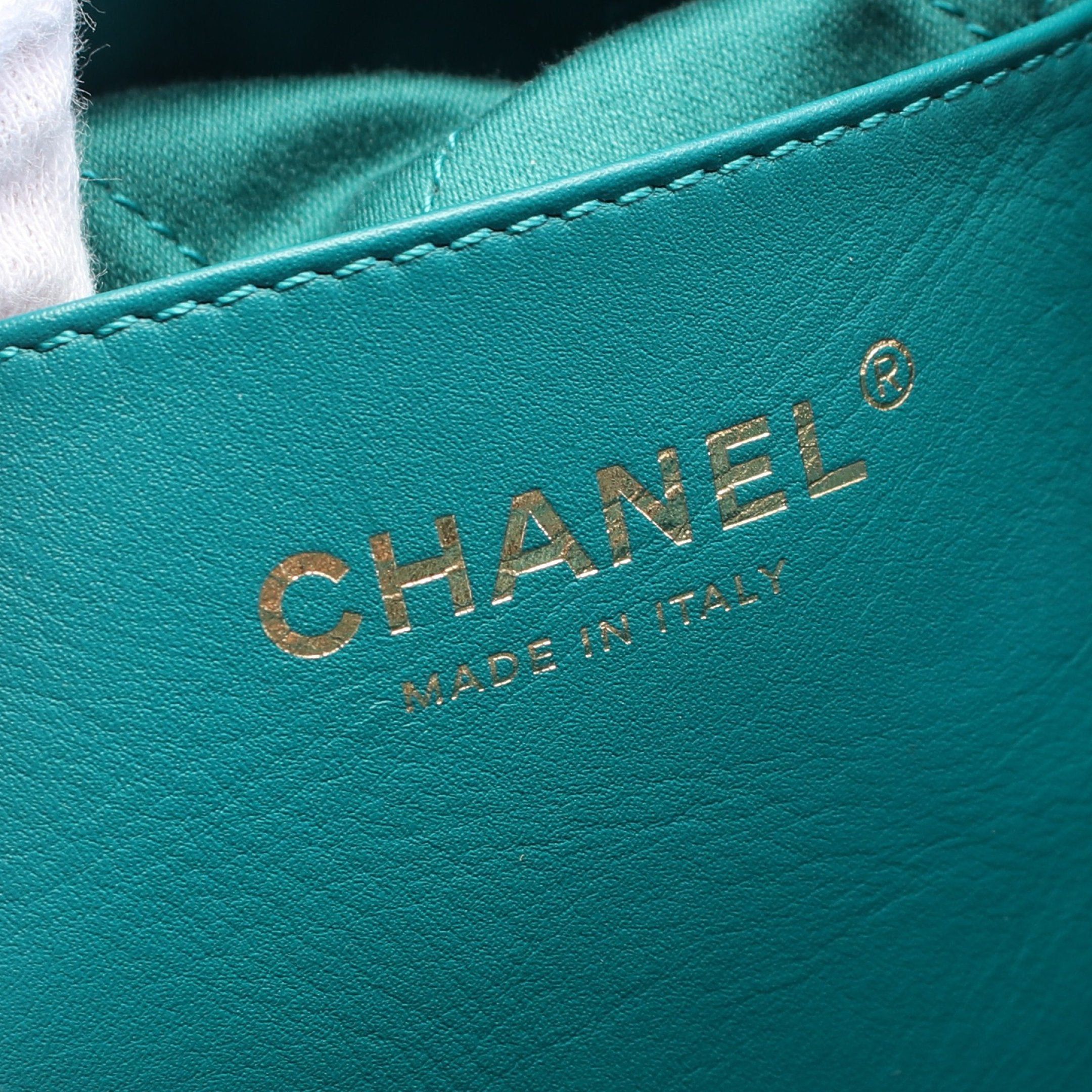 Chanel Chanel Chanel 22 Mini Chain Shoulder Bag Leather Green Gold Hardware Size ONE SIZE - 4 Thumbnail