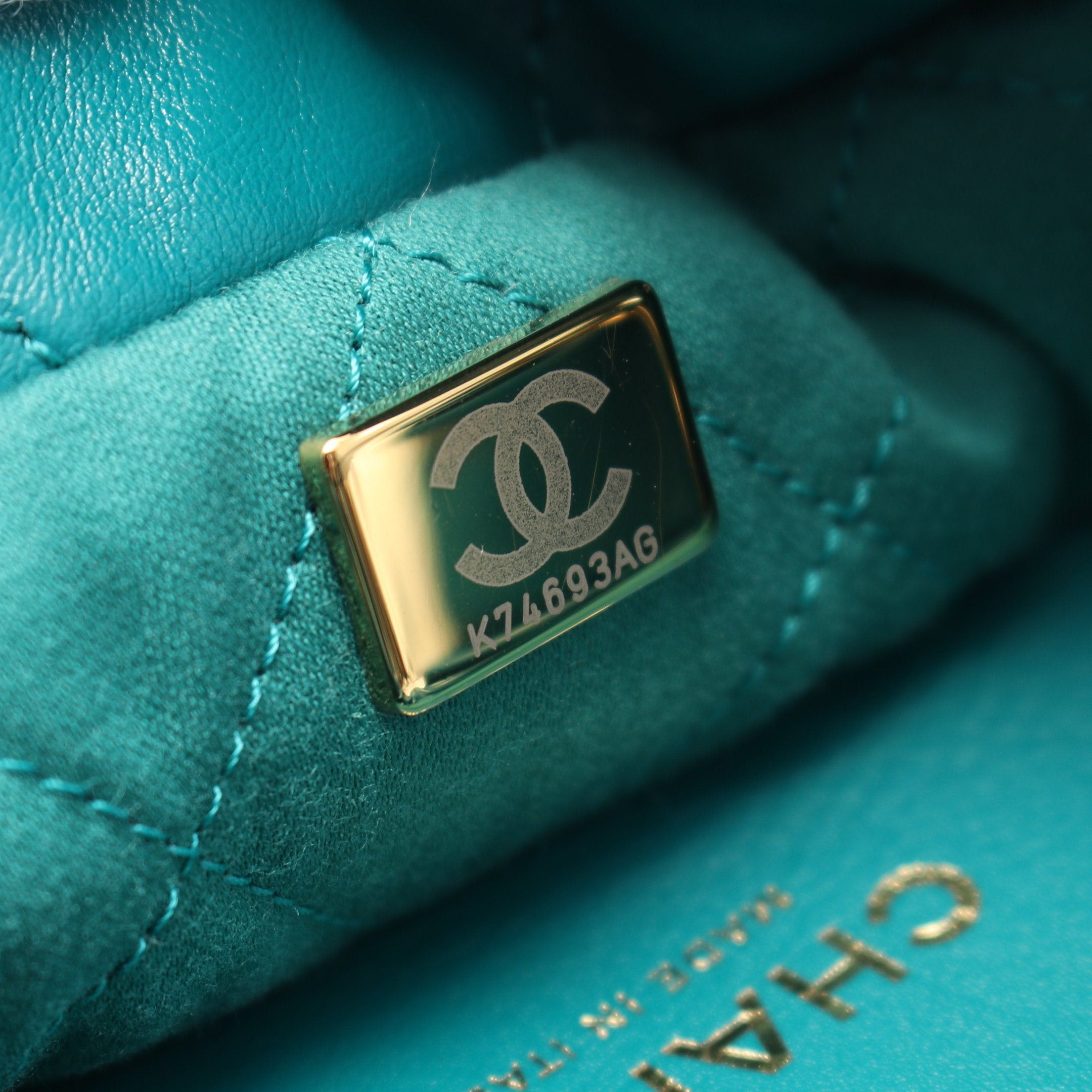 Chanel Chanel Chanel 22 Mini Chain Shoulder Bag Leather Green Gold Hardware Size ONE SIZE - 5 Thumbnail