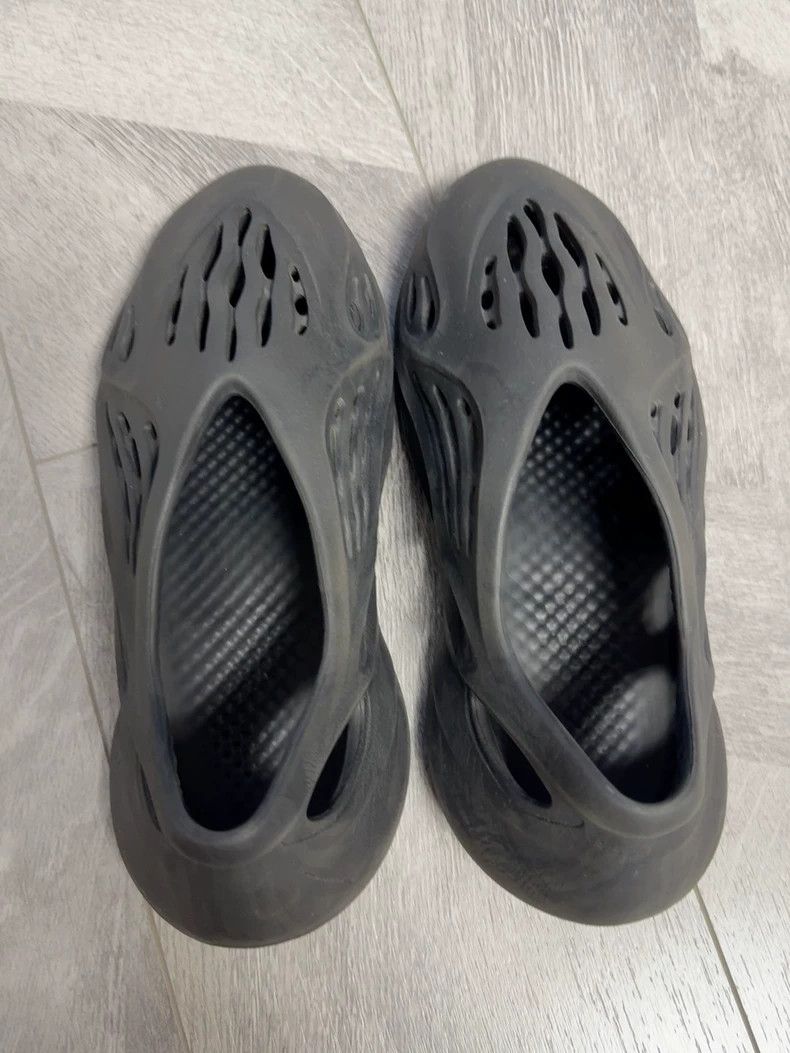Adidas Yeezy Runner Slides for Comfortable Wear Size US 9 / EU 42 - 2 Thumbnail