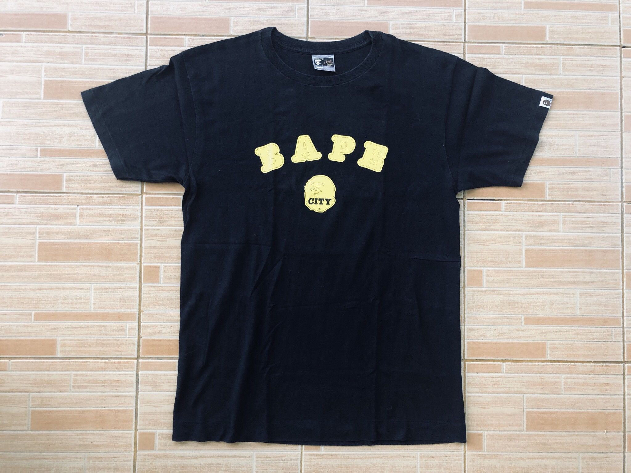Bape OG 2005 Bape City Tshirts Size US L / EU 52-54 / 3 - 1 Thumbnail