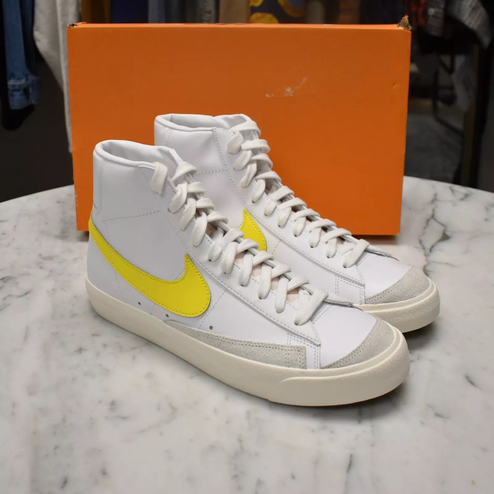 Nike Nike Blazer Mid 77 VNTG White Optic Yellow Leather Size US 9.5 / EU 42-43 - 2 Thumbnail