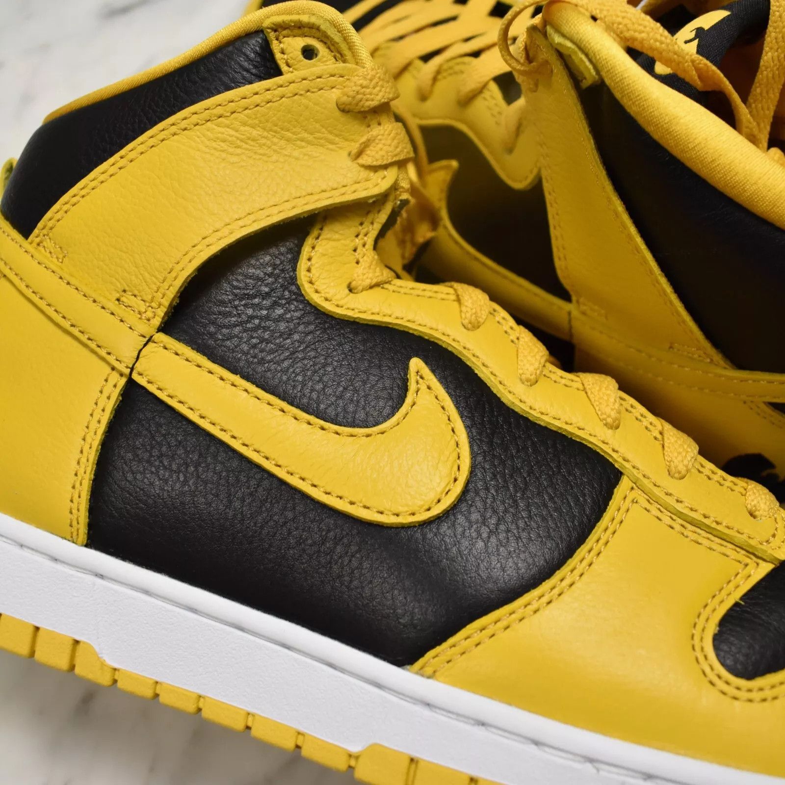 Nike Nike Dunk Hgh Retro PRM Wu Tang Black Yellow Leather Size US 9.5 / EU 42-43 - 11 Thumbnail