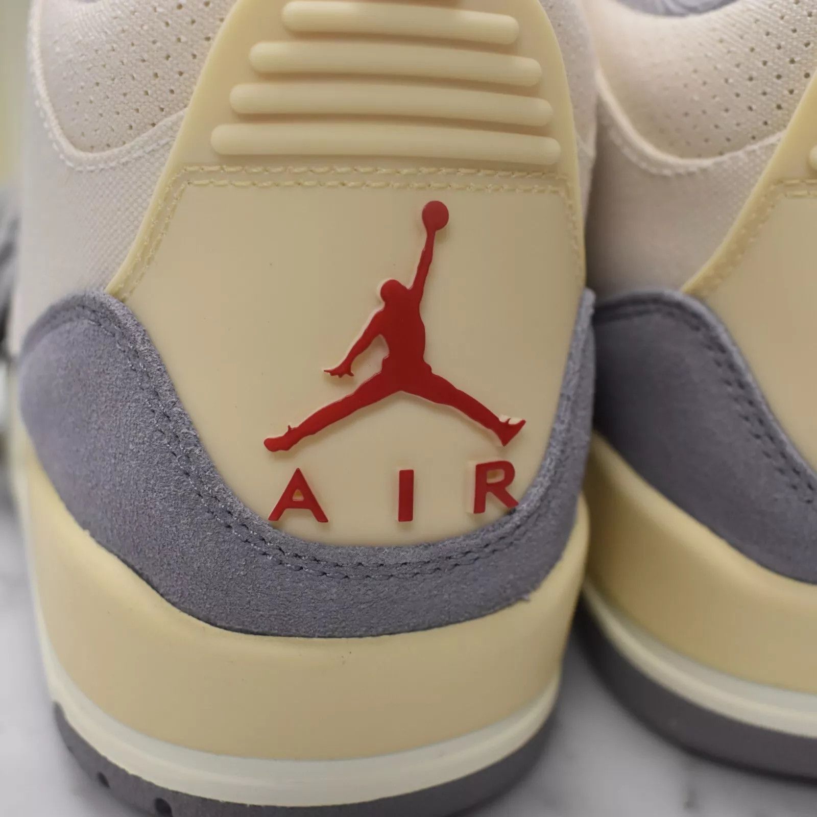 Jordan Brand × Nike Air Jordan 3 Retro SE Muslin Beige Red Sneakers Size US 8.5 / EU 41-42 - 7 Thumbnail