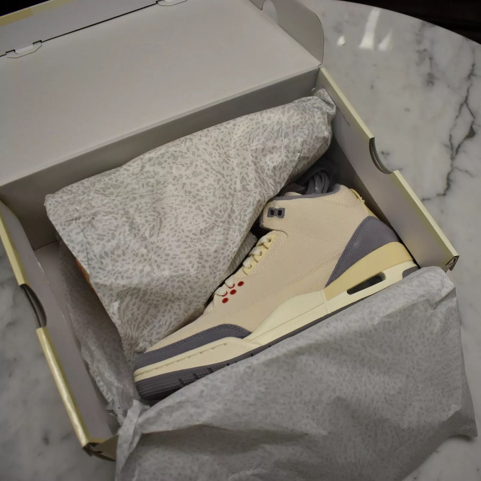 Jordan Brand × Nike Air Jordan 3 Retro SE Muslin Beige Red Sneakers Size US 8.5 / EU 41-42 - 12 Thumbnail