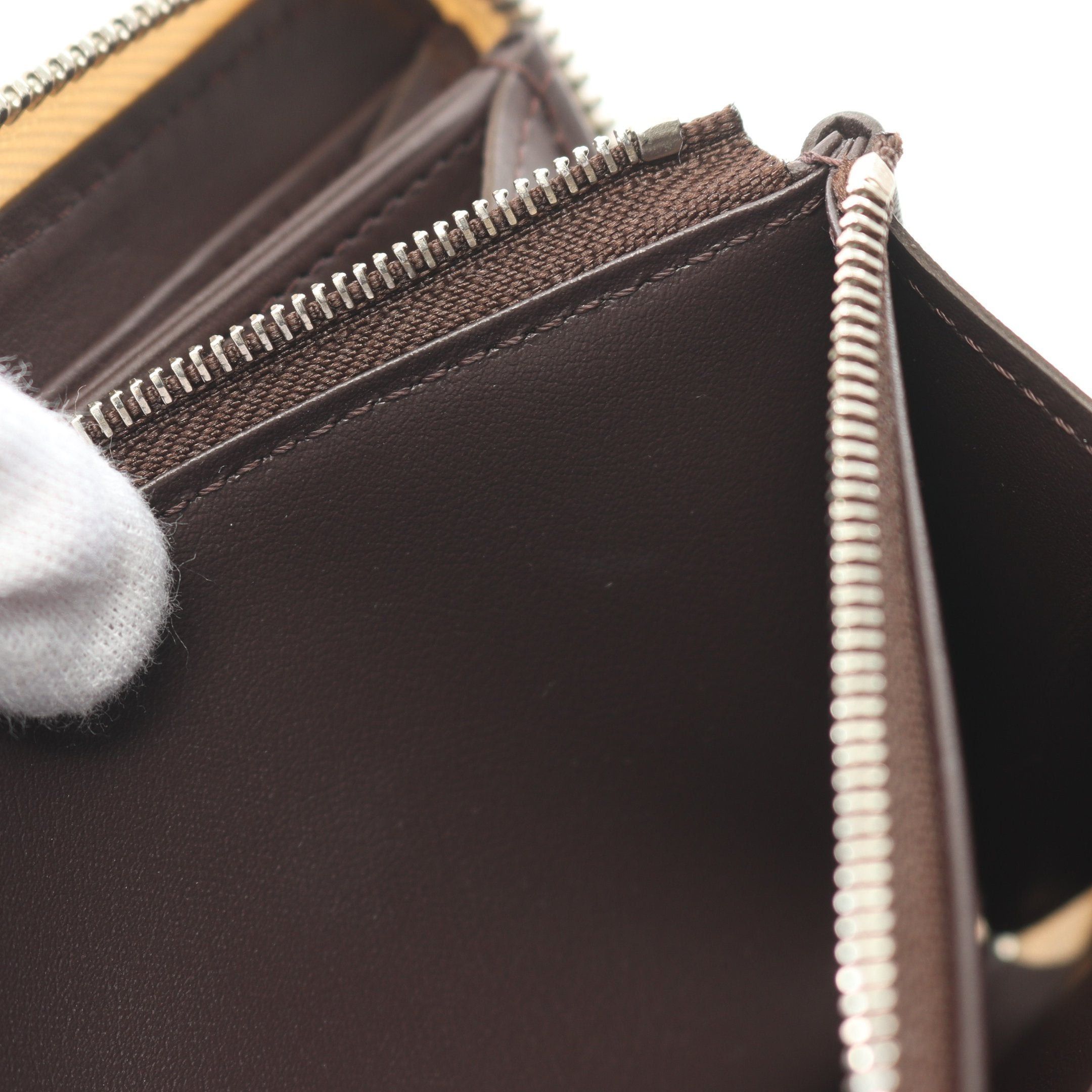 Louis Vuitton Louis Vuitton Zippy Wallet Mahina Claim Round Zipper Long Leather Light Beige Size ONE SIZE - 6 Thumbnail