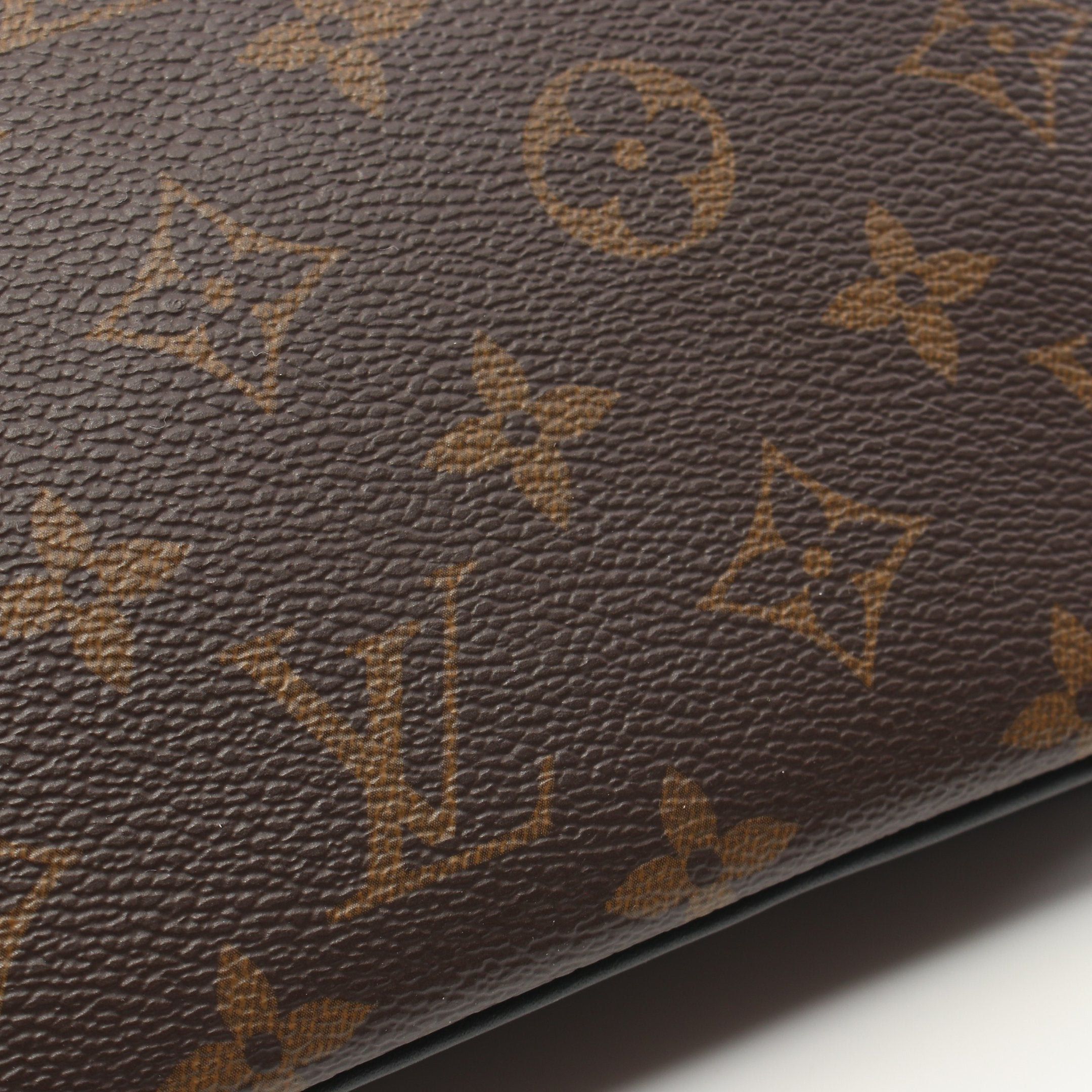 Louis Vuitton Louis Vuitton Pochette Double Zip Monogram Giant Reverse Shoulder Bag Leather Brown Beige Size ONE SIZE - 9 Thumbnail
