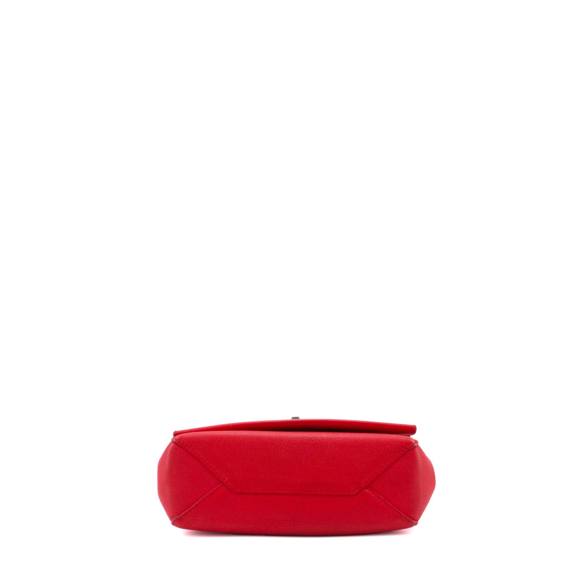 Louis Vuitton LOUIS VUITTON - Louis Vuitton Lockme BB handbag in red grained leather Size ONE SIZE - 4 Thumbnail