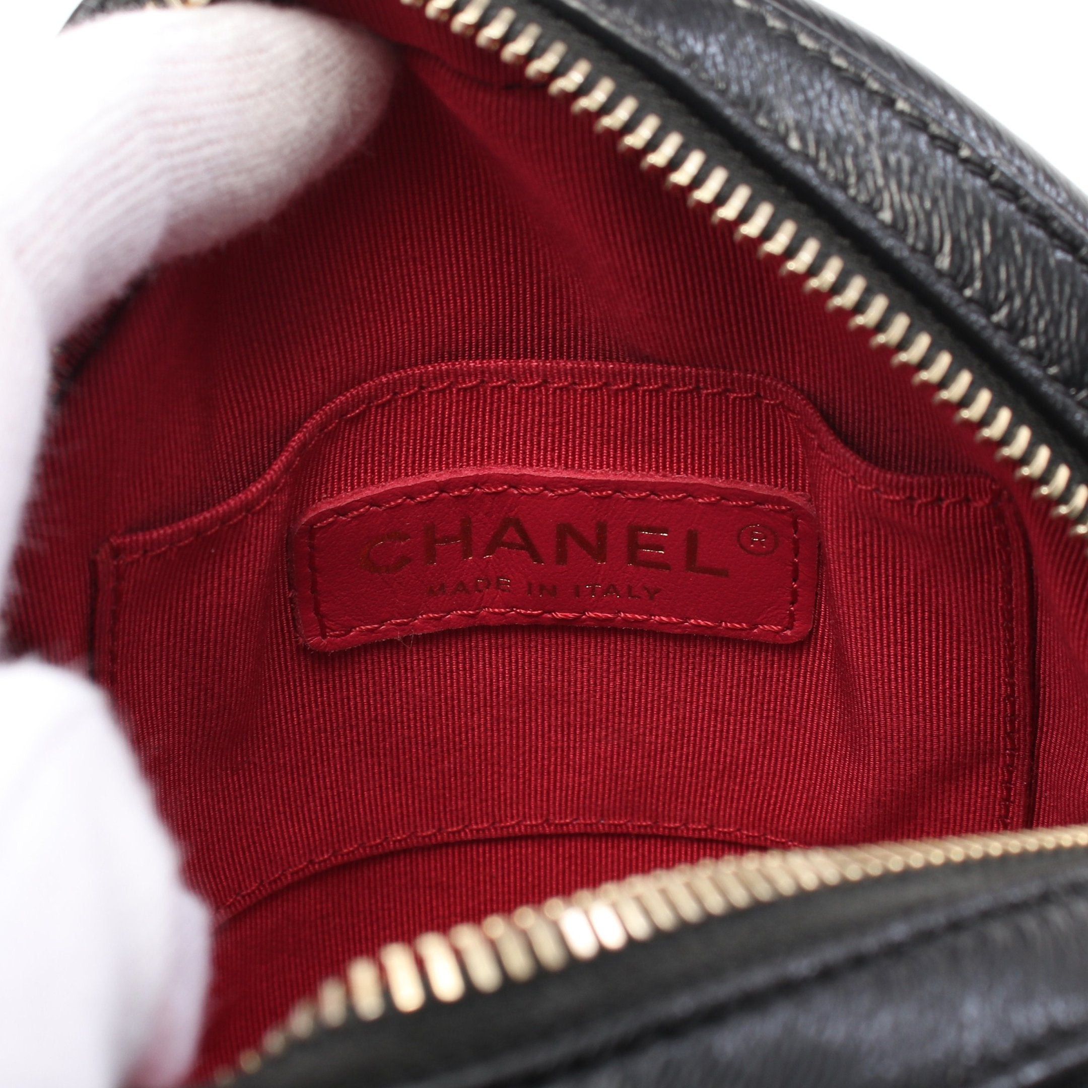 Chanel Chanel Matelasse Round Mini Chain Shoulder Bag Leather Black Gold Hardware Size ONE SIZE - 4 Thumbnail
